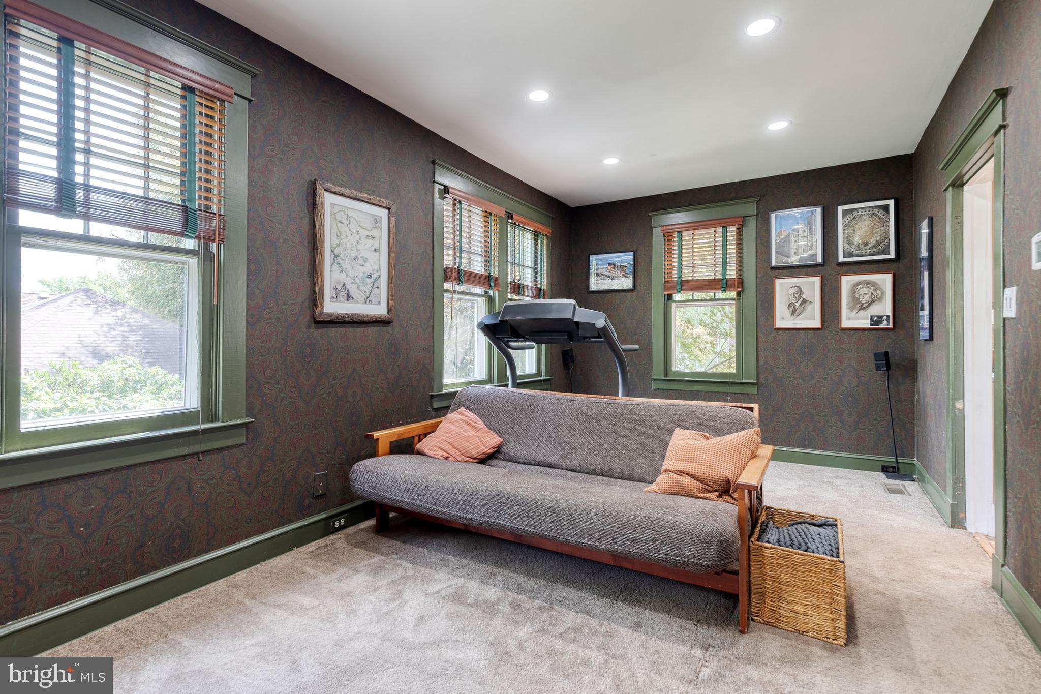MOUNT WASHINGTON - Residential