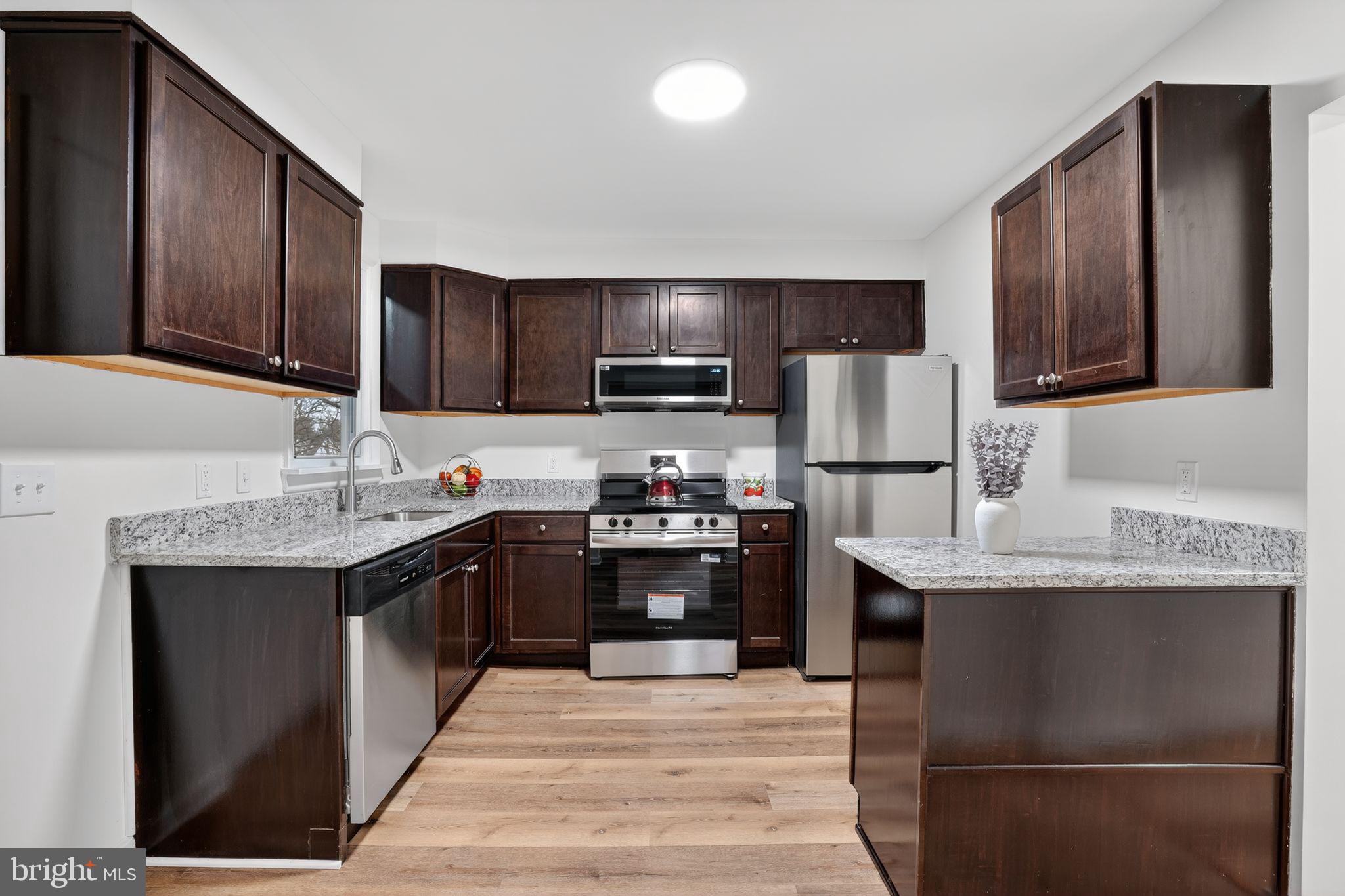 ARUNDEL GARDENS - Residential