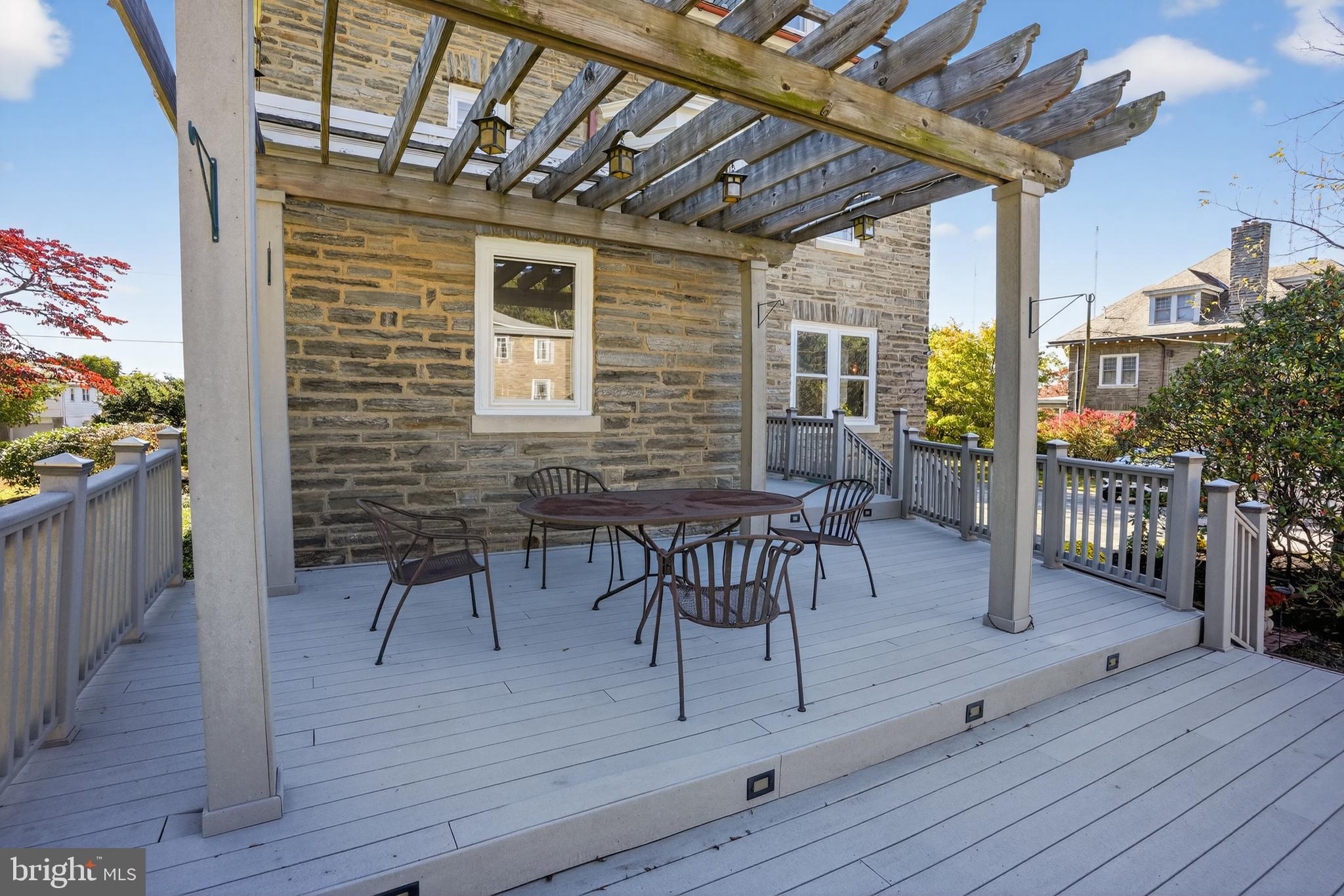 ROXBOROUGH - Residential