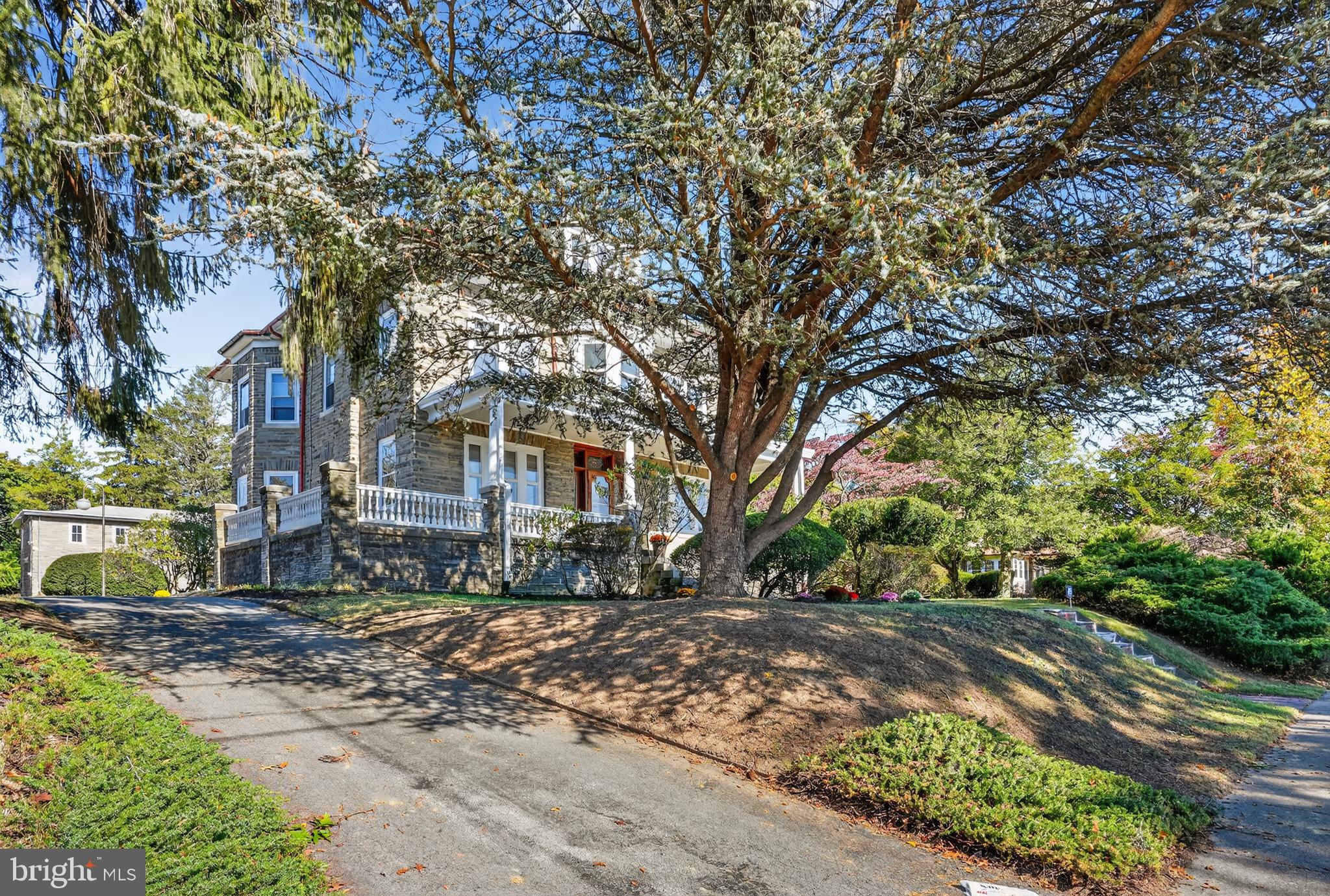 ROXBOROUGH - Residential