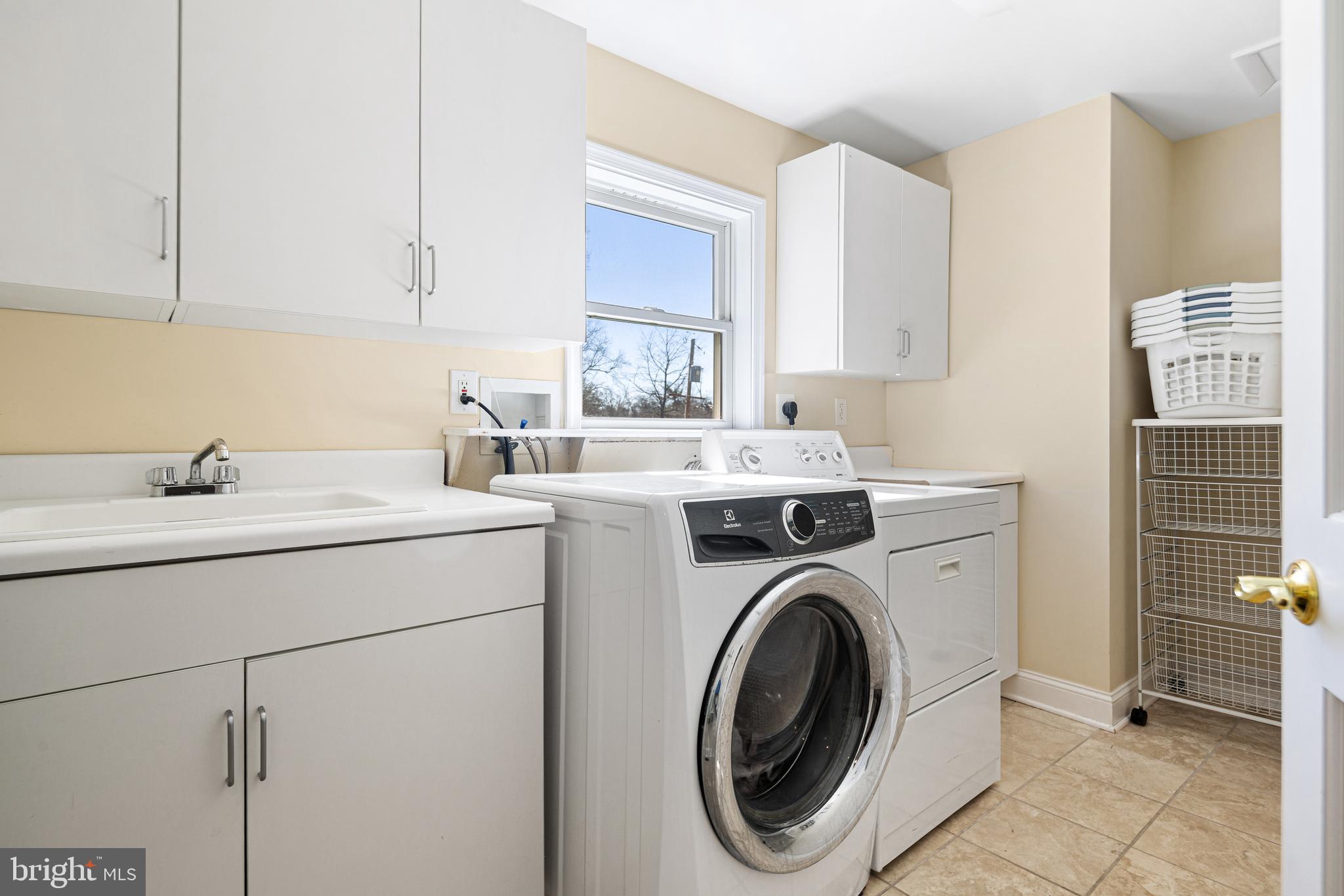 STRAFFORD VILLAGE - Residential