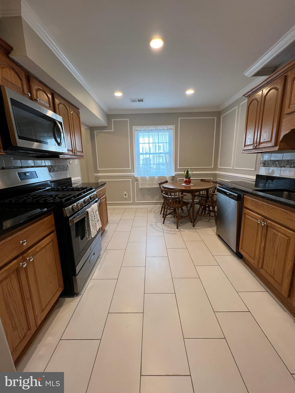 LAKE BRADDOCK - Residential Lease