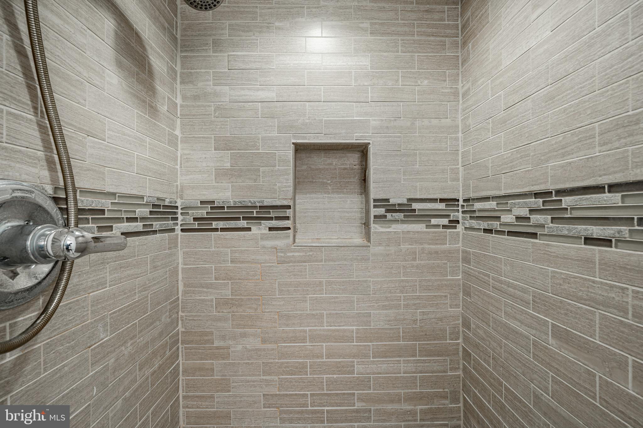 BEAVER COURT - Residential Lease