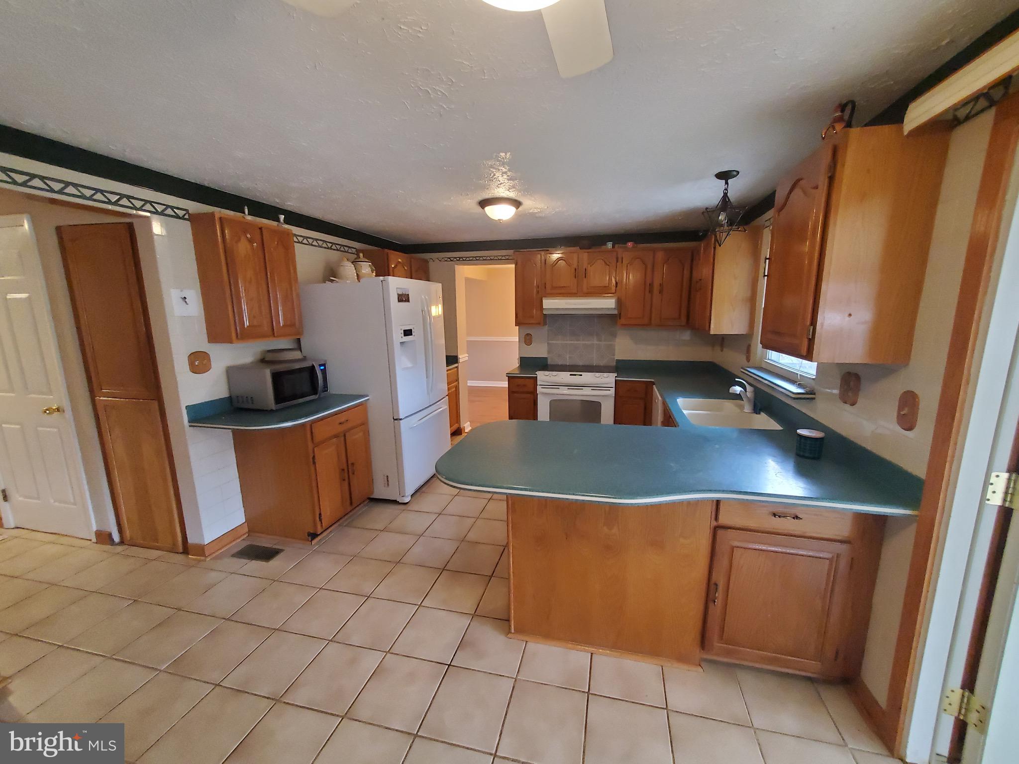 FOUNTAIN ROCK MANOR - Residential Lease