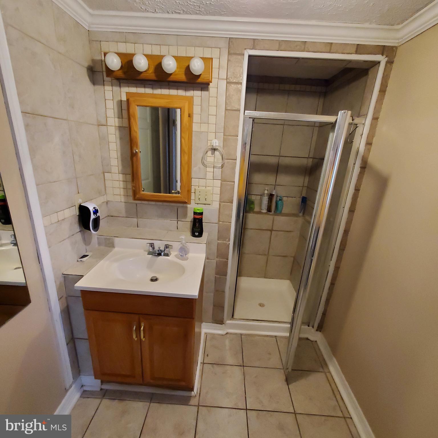 FOUNTAIN ROCK MANOR - Residential Lease