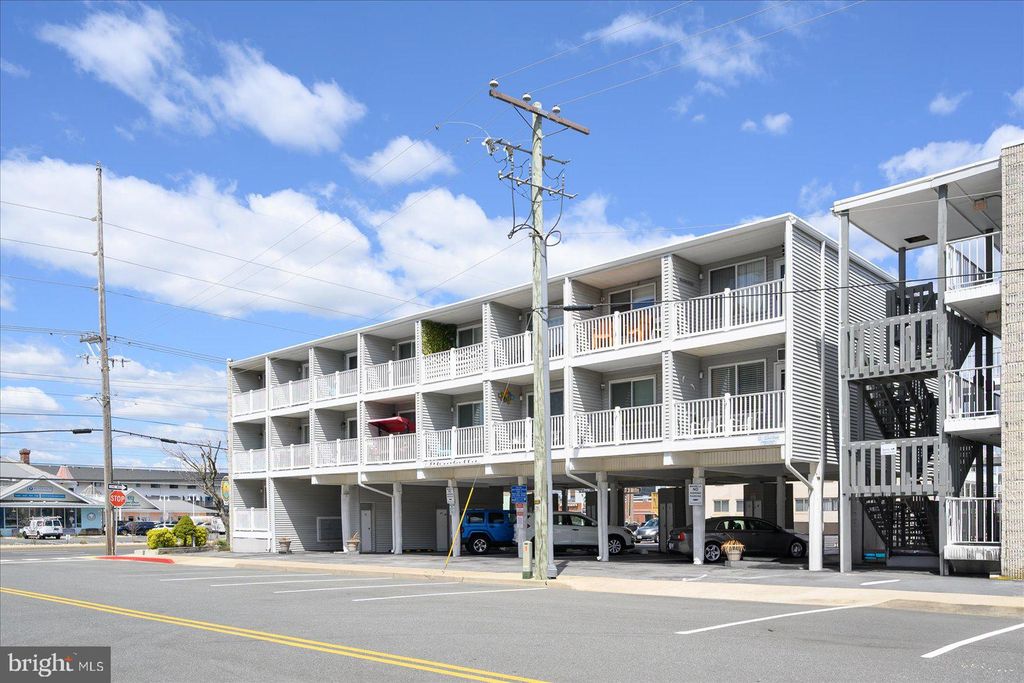 Photo of 12 122nd Street #3I, OCEAN CITY, MD 21842 (MLS # MDWO2033894)