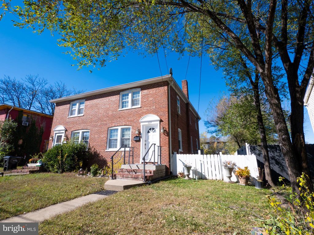 Photo of 627 Watson Avenue, WINCHESTER, VA 22601 (MLS # VAWI2009434)