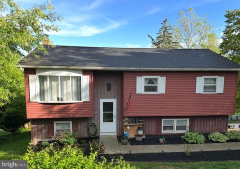 30 HIGHLAND CIRCLE ETTERS PA 17319