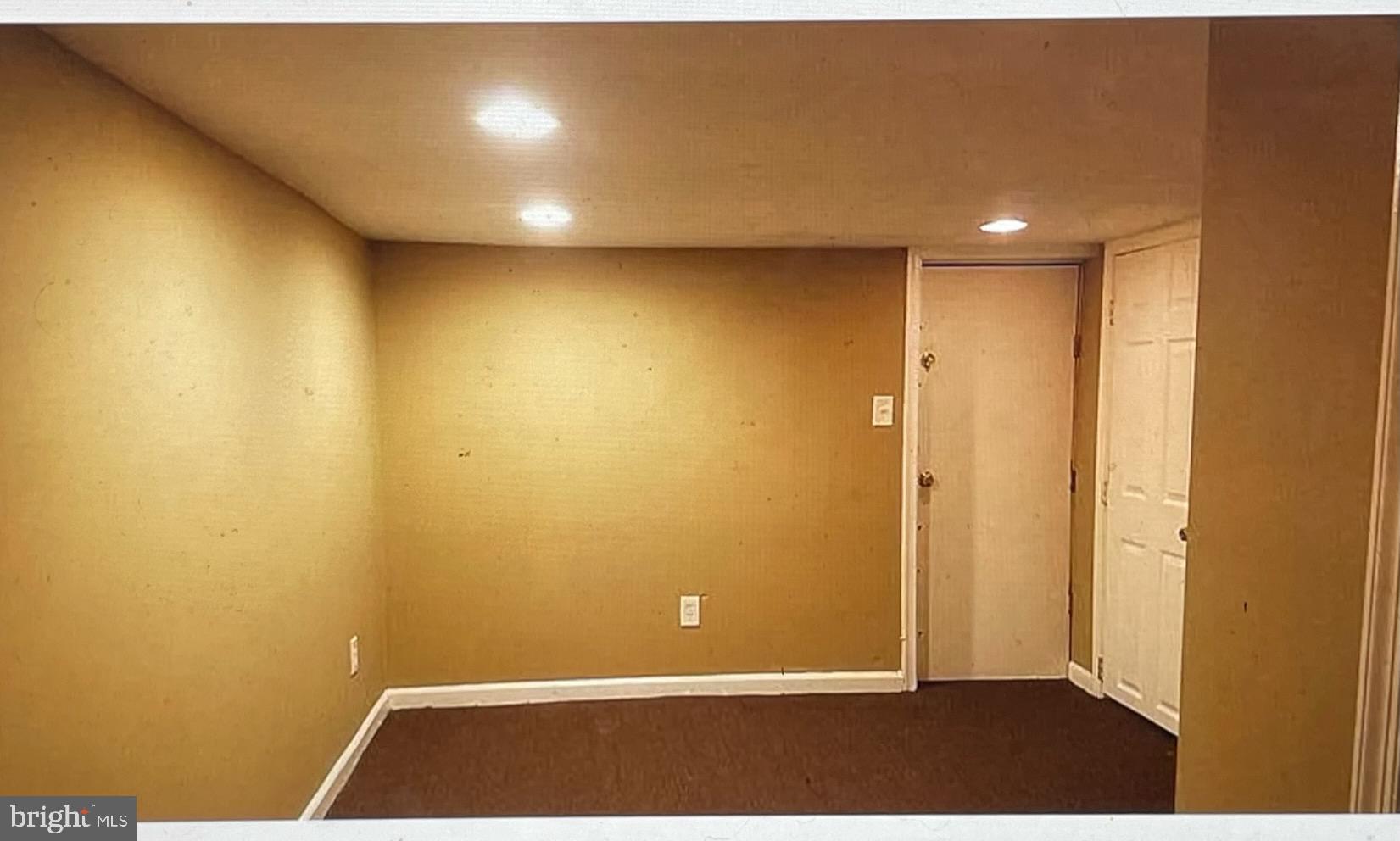 ELLWOOD PARK - Residential