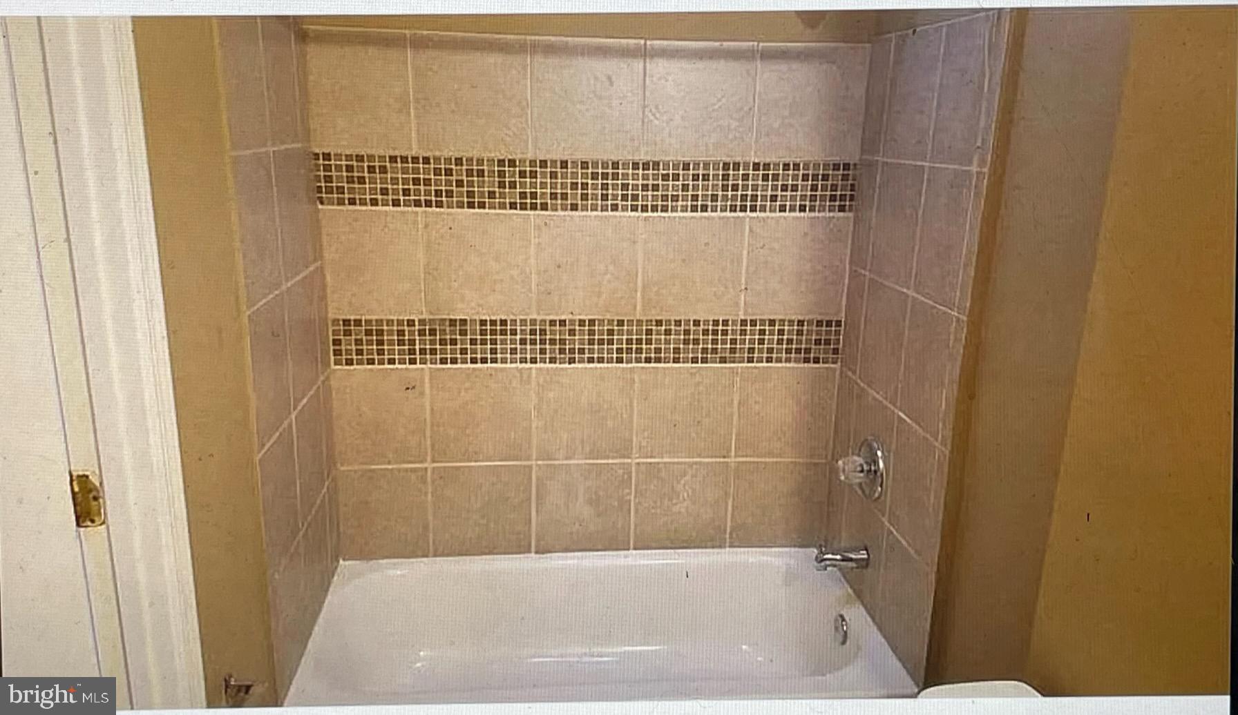 ELLWOOD PARK - Residential