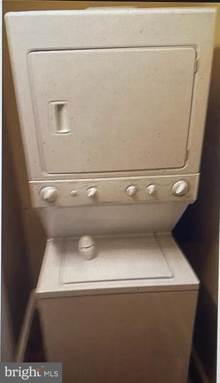 ELLWOOD PARK - Residential