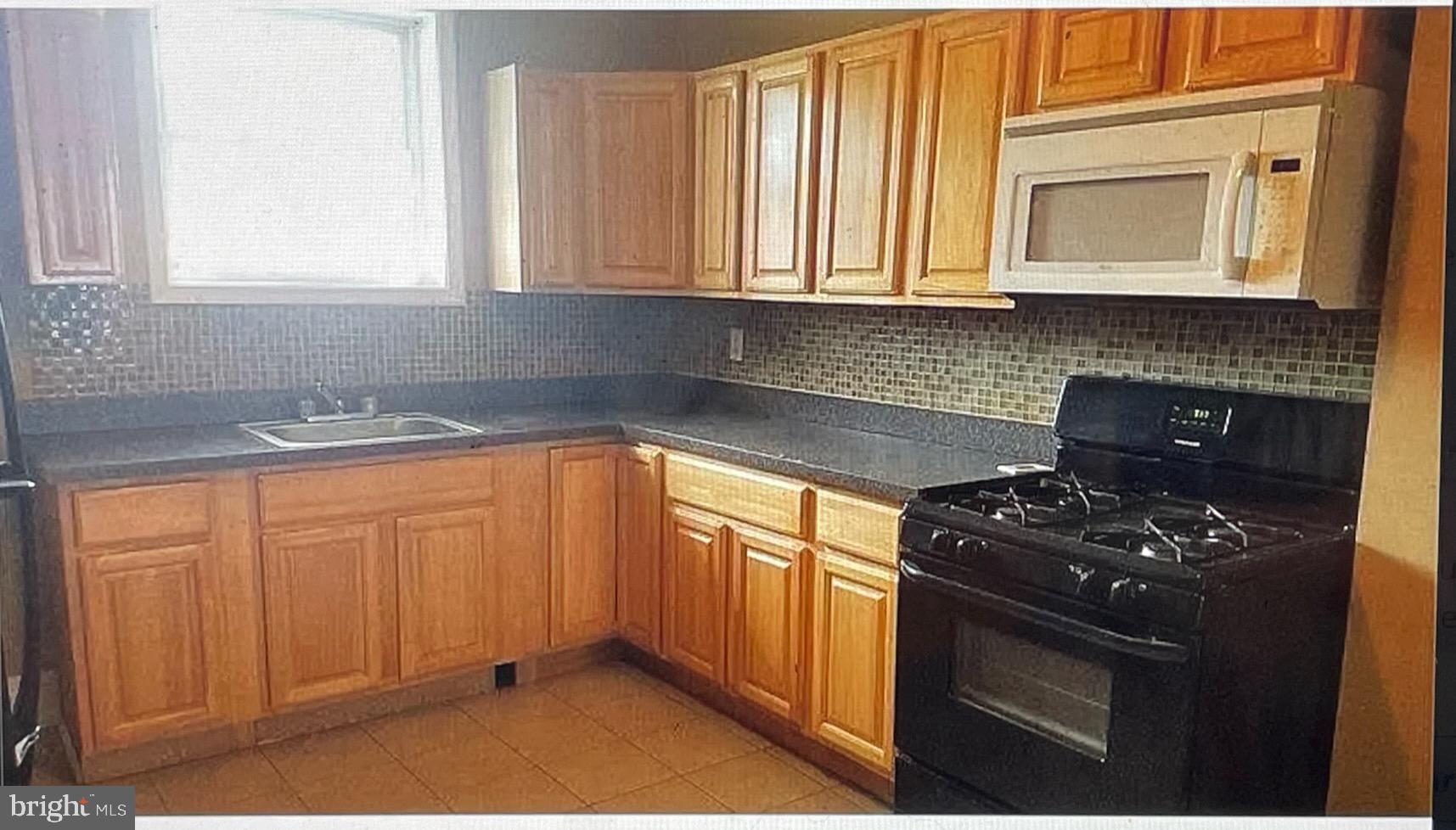 ELLWOOD PARK - Residential