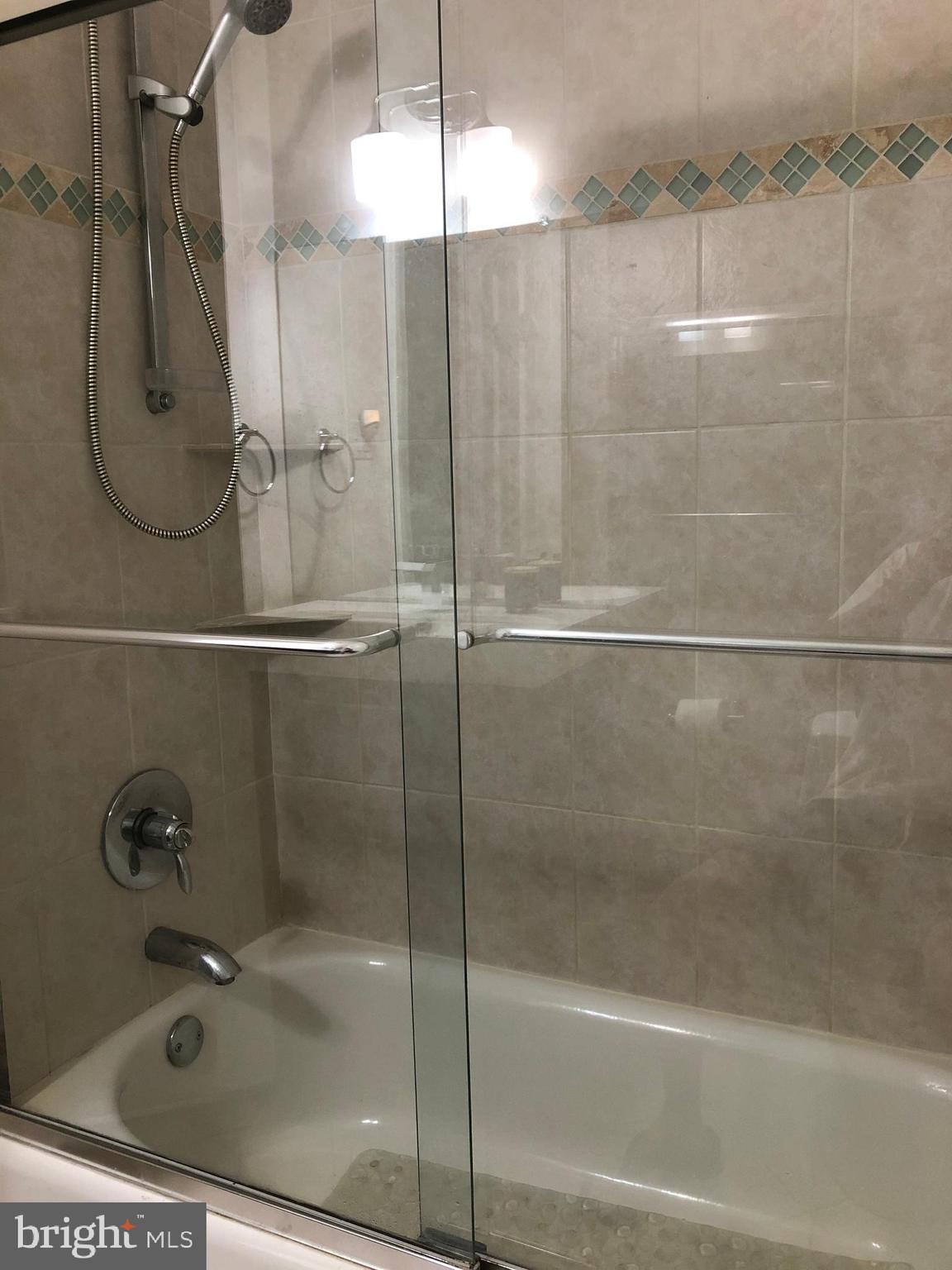 WOODBURN - Residential Lease