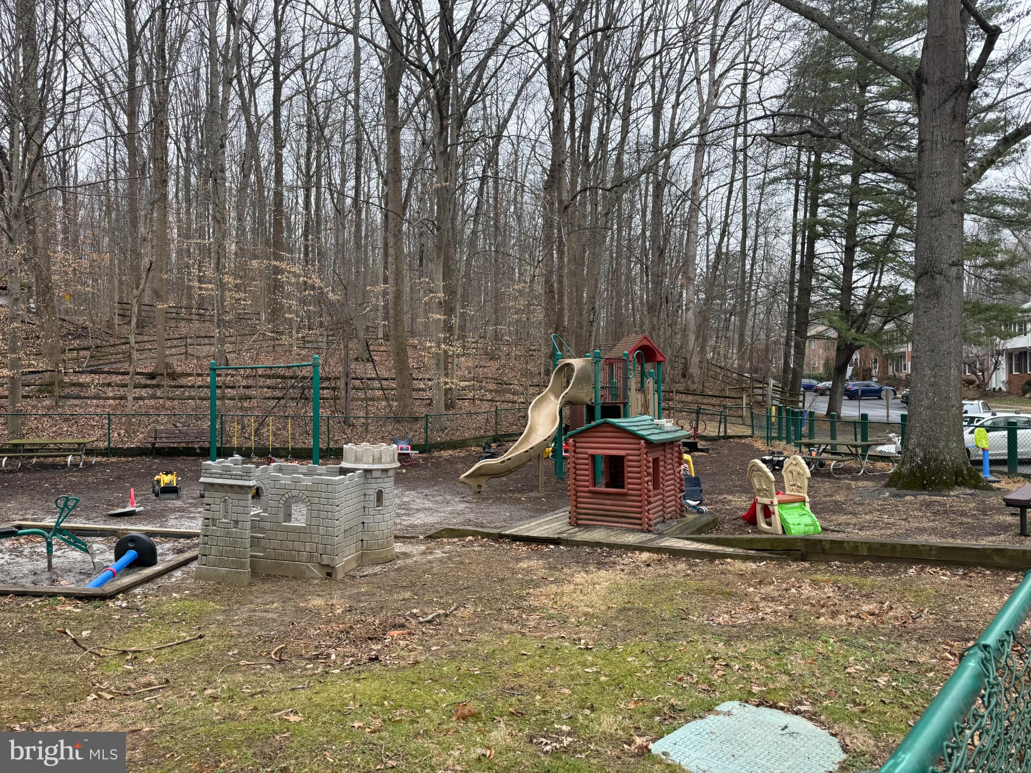 DANBURY FOREST - Residential