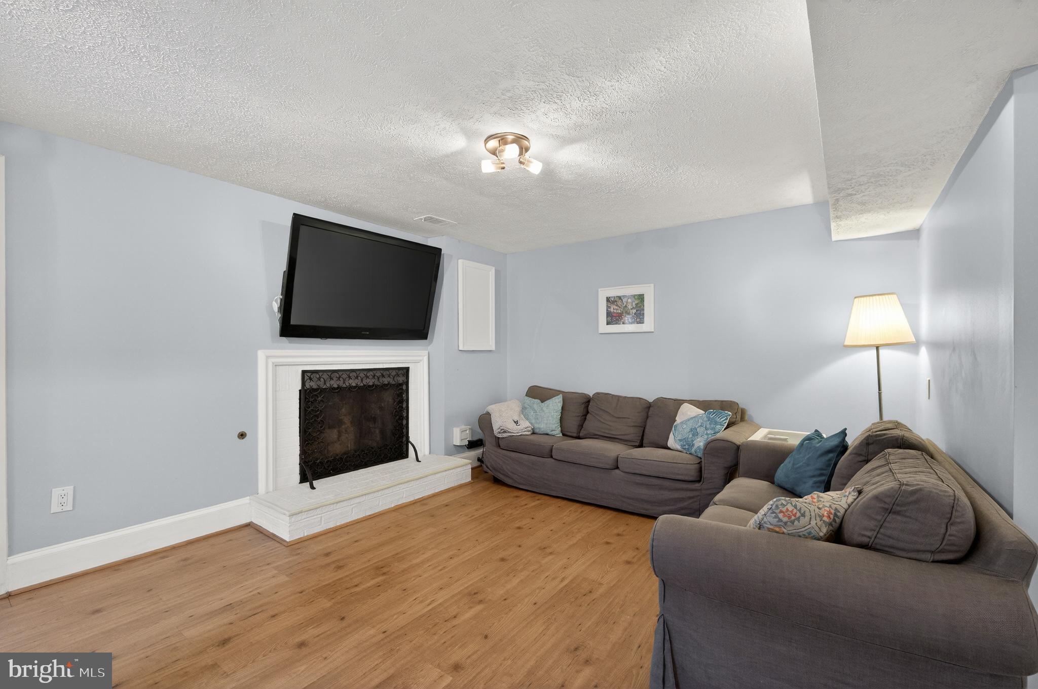 DANBURY FOREST - Residential