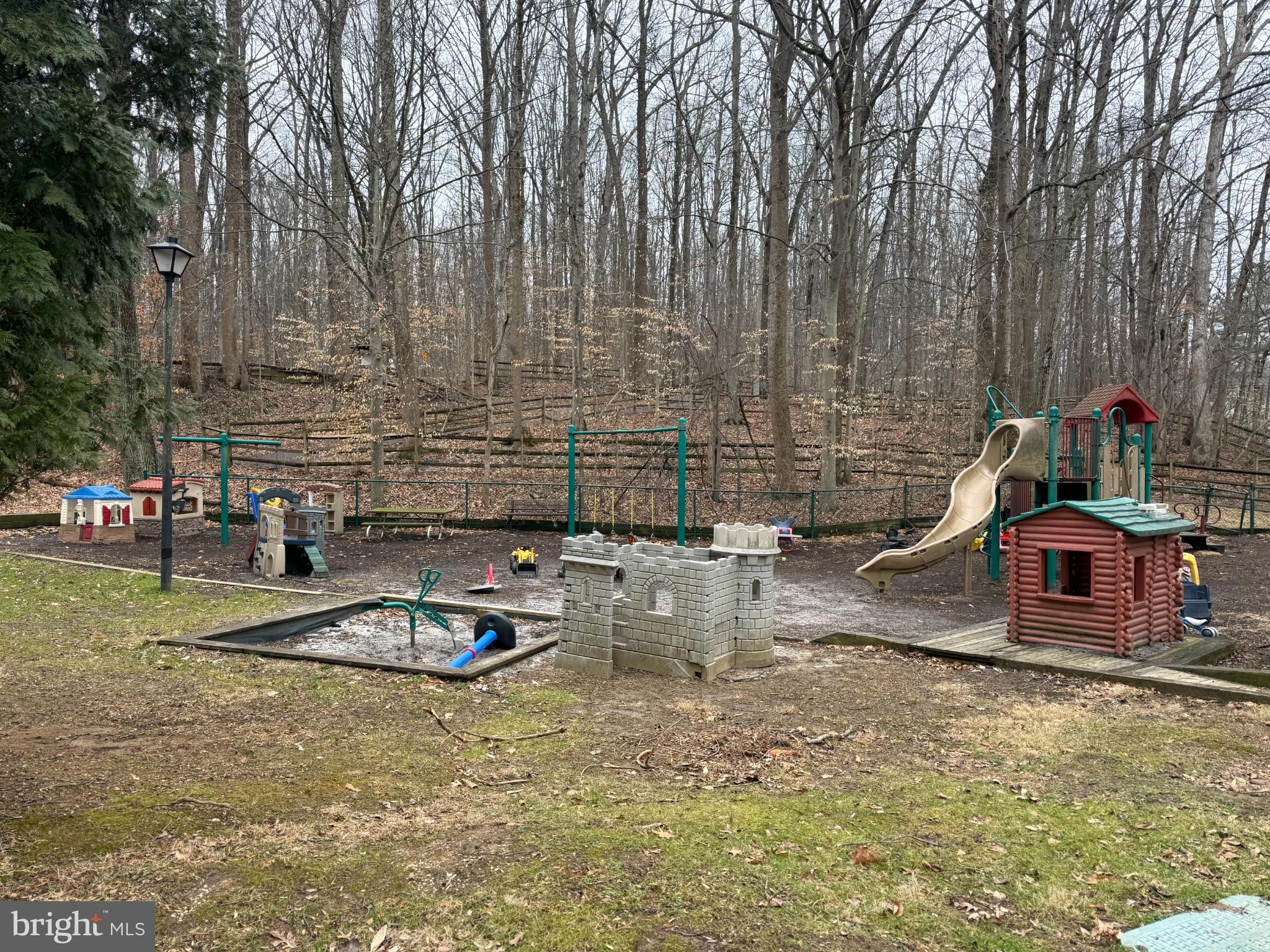 DANBURY FOREST - Residential