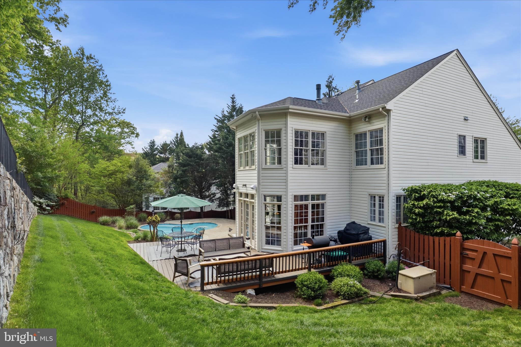 LAUREL CREEK - Residential