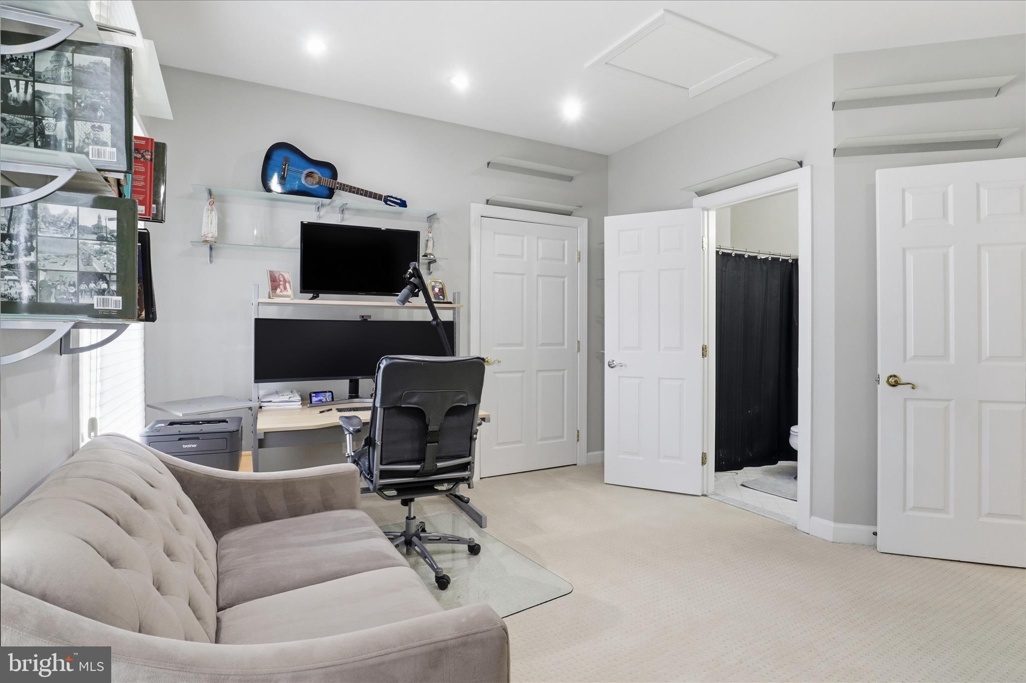 LAUREL CREEK - Residential