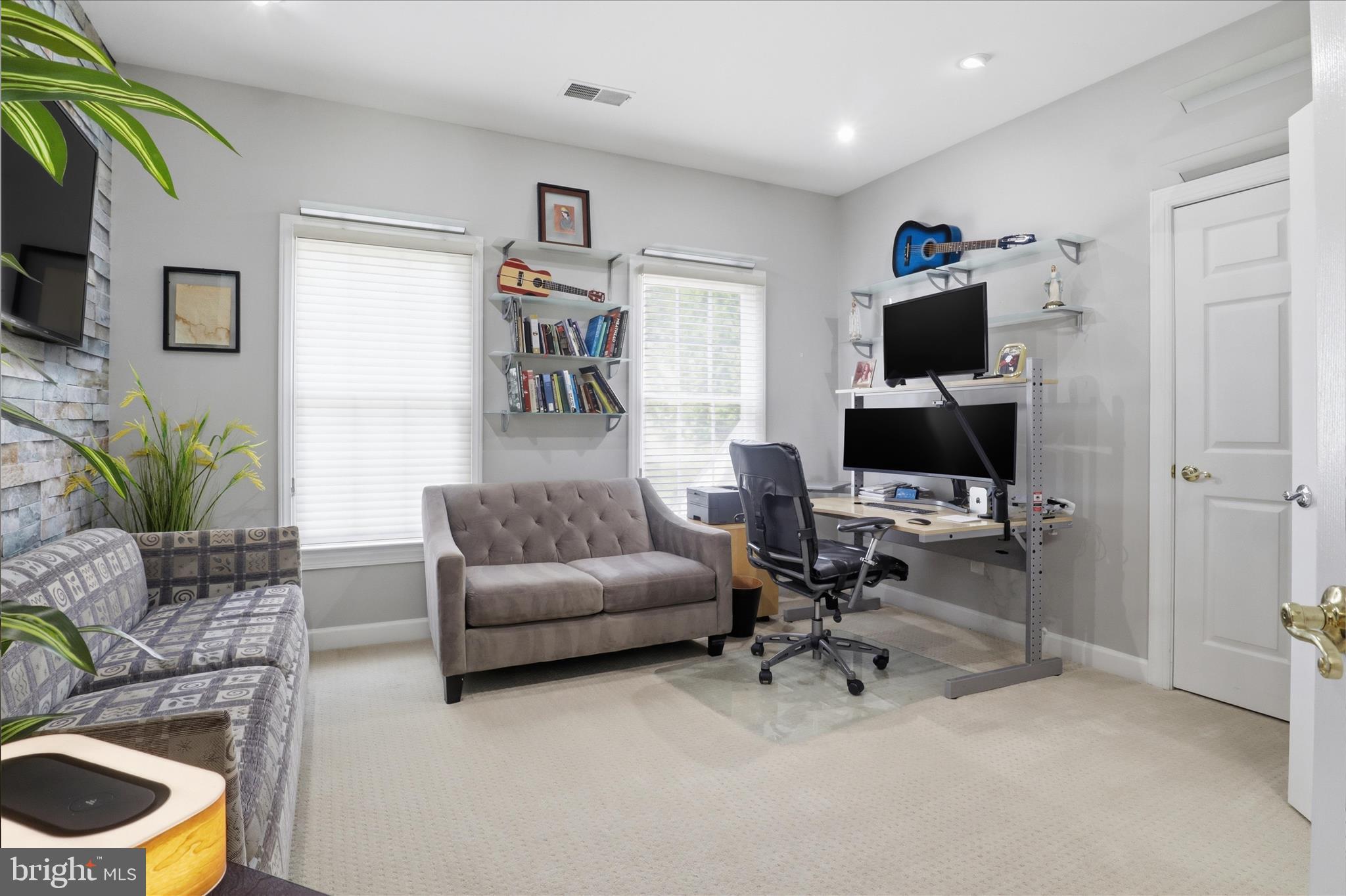 LAUREL CREEK - Residential