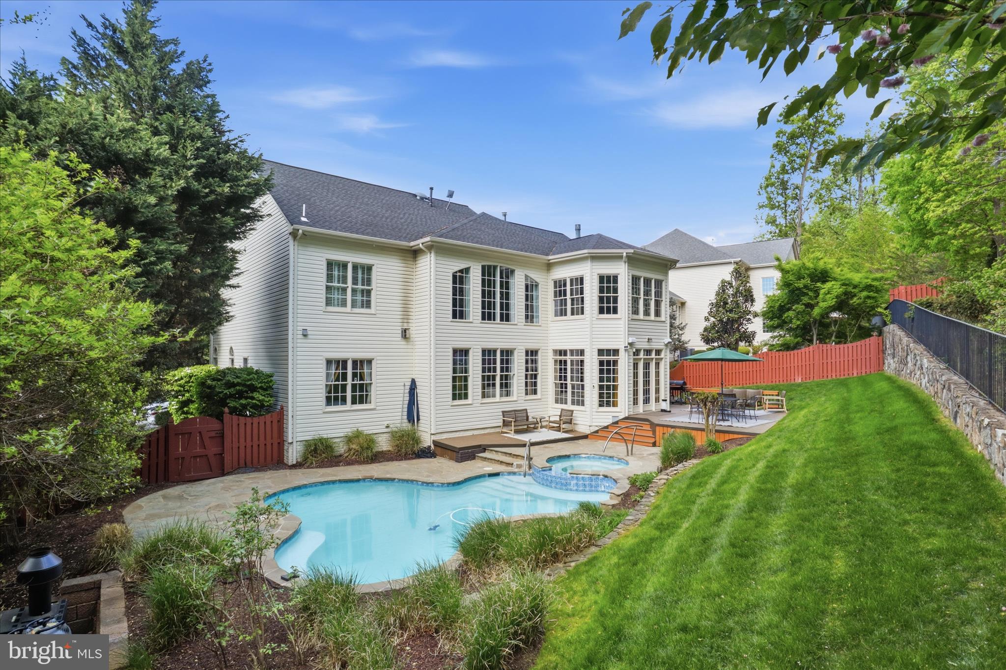 LAUREL CREEK - Residential