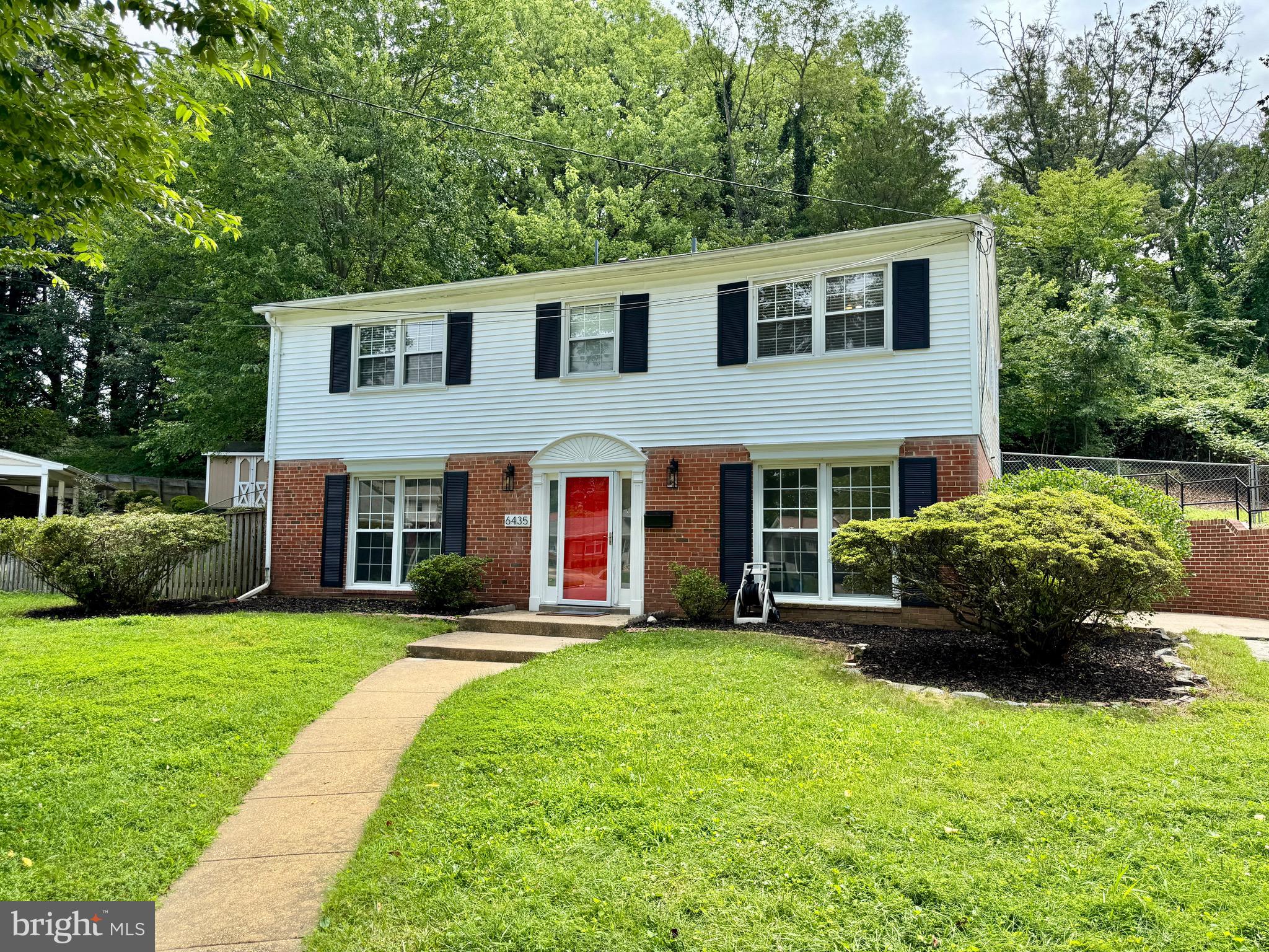 OPEN HOUSE Saturday 8/9 and Sunday 8/10 from 2-3 PM. Welcome to this beautifully renovated spacious 4-bedroom + den, 2 ½ bath home. Move-in ready and full of upgrades. Step inside to brand new luxury vinyl plank (LVP) flooring throughout the family room, living room, and dining room—offering both durability and modern style. The kitchen shines with newly installed countertops, updated hardware, and plenty of cabinet space, perfect for everyday cooking or entertaining.
All bathrooms have been thoughtfully updated with fresh fixtures, contemporary vanities, and stylish finishes, giving each space a clean, refreshed feel.
Tucked away in a quiet cul-de-sac, this home is also just minutes from local shopping centers, grocery stores, and restaurants. Commuters will love the easy access to the Springfield Metro Station, Fairfax County Parkway, I-395, and I-495.
Don’t miss this rare newly renovated rental opportunity in a prime Northern Virginia location!