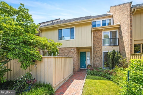 Condo For Sale - 2 Roland Mews Mews #R52<br/> BALTIMORE, MD 21210
