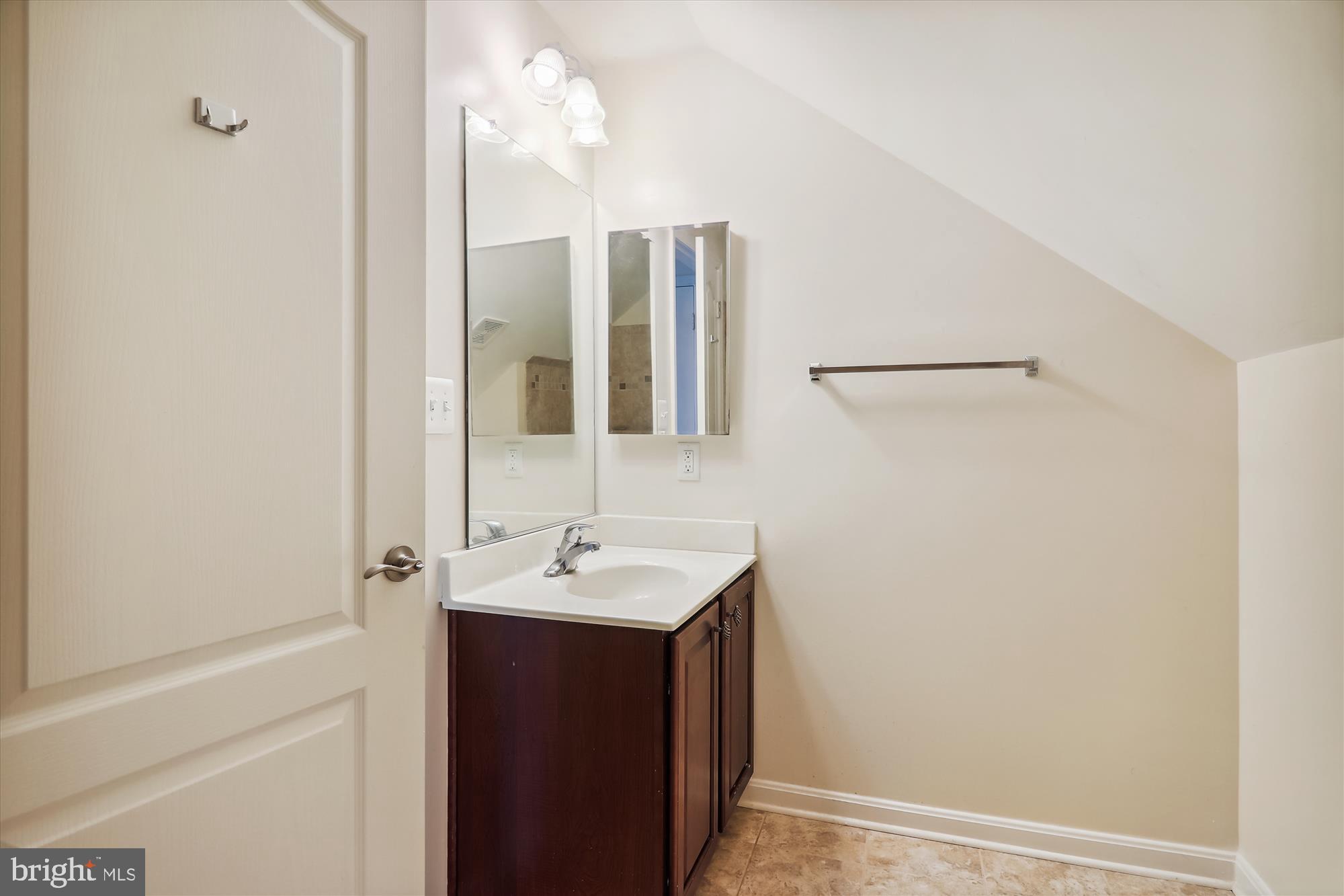 CAMERON GROVE - Residential