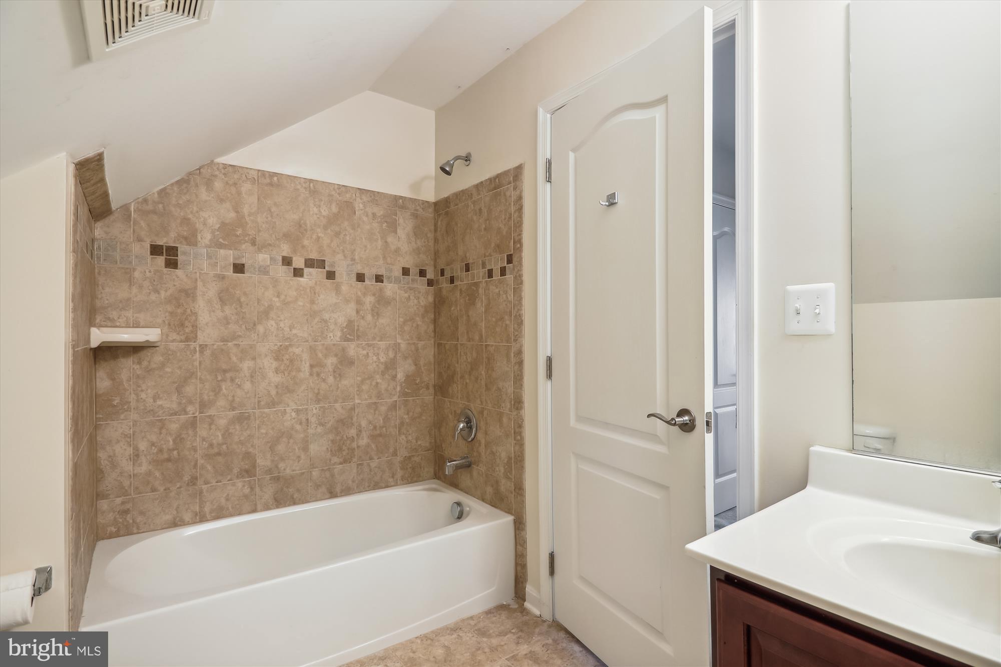 CAMERON GROVE - Residential