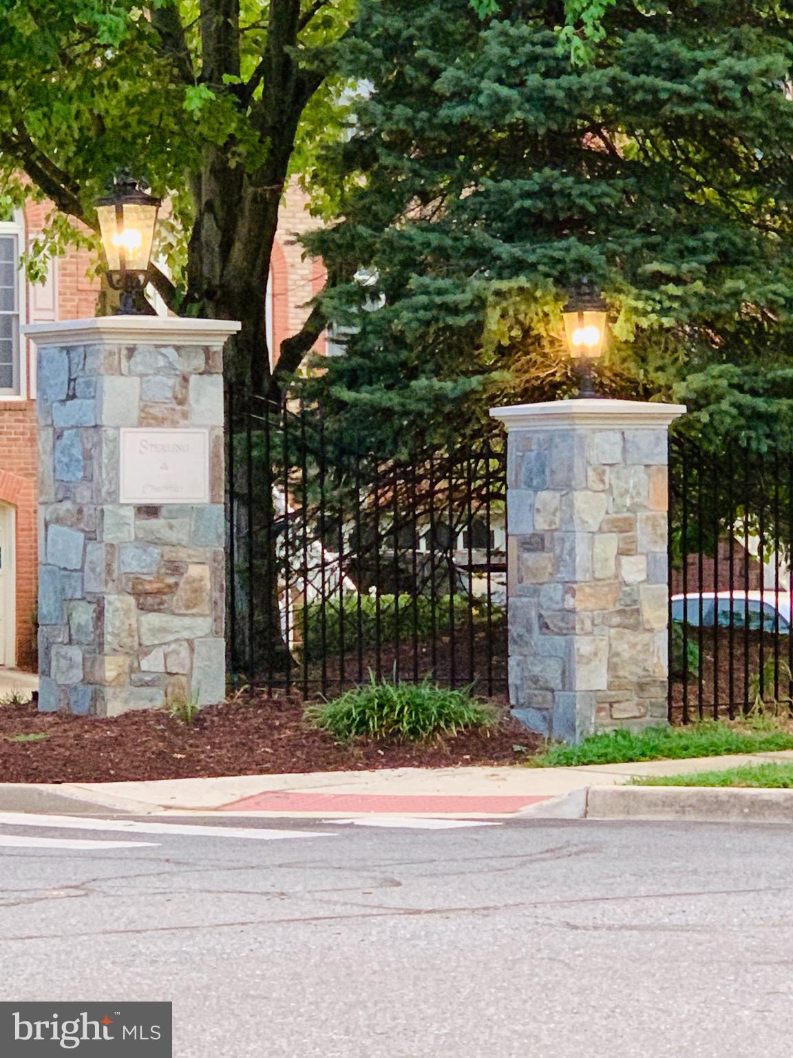 DECOVERLY ADVENTURE - Residential Lease