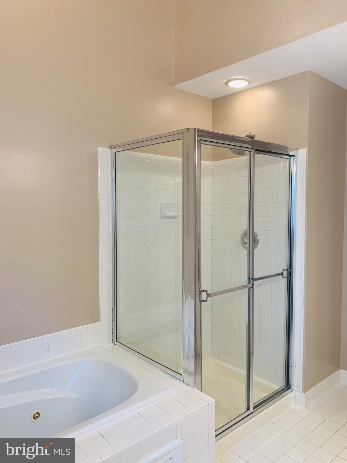 DECOVERLY ADVENTURE - Residential Lease