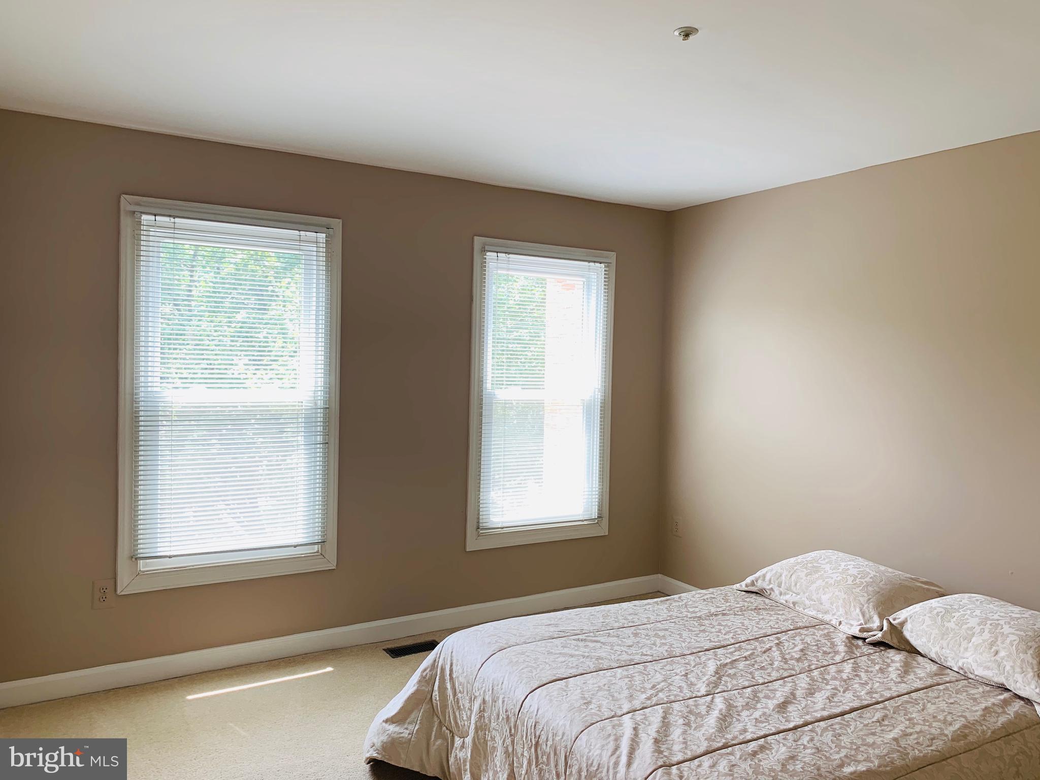 DECOVERLY ADVENTURE - Residential Lease