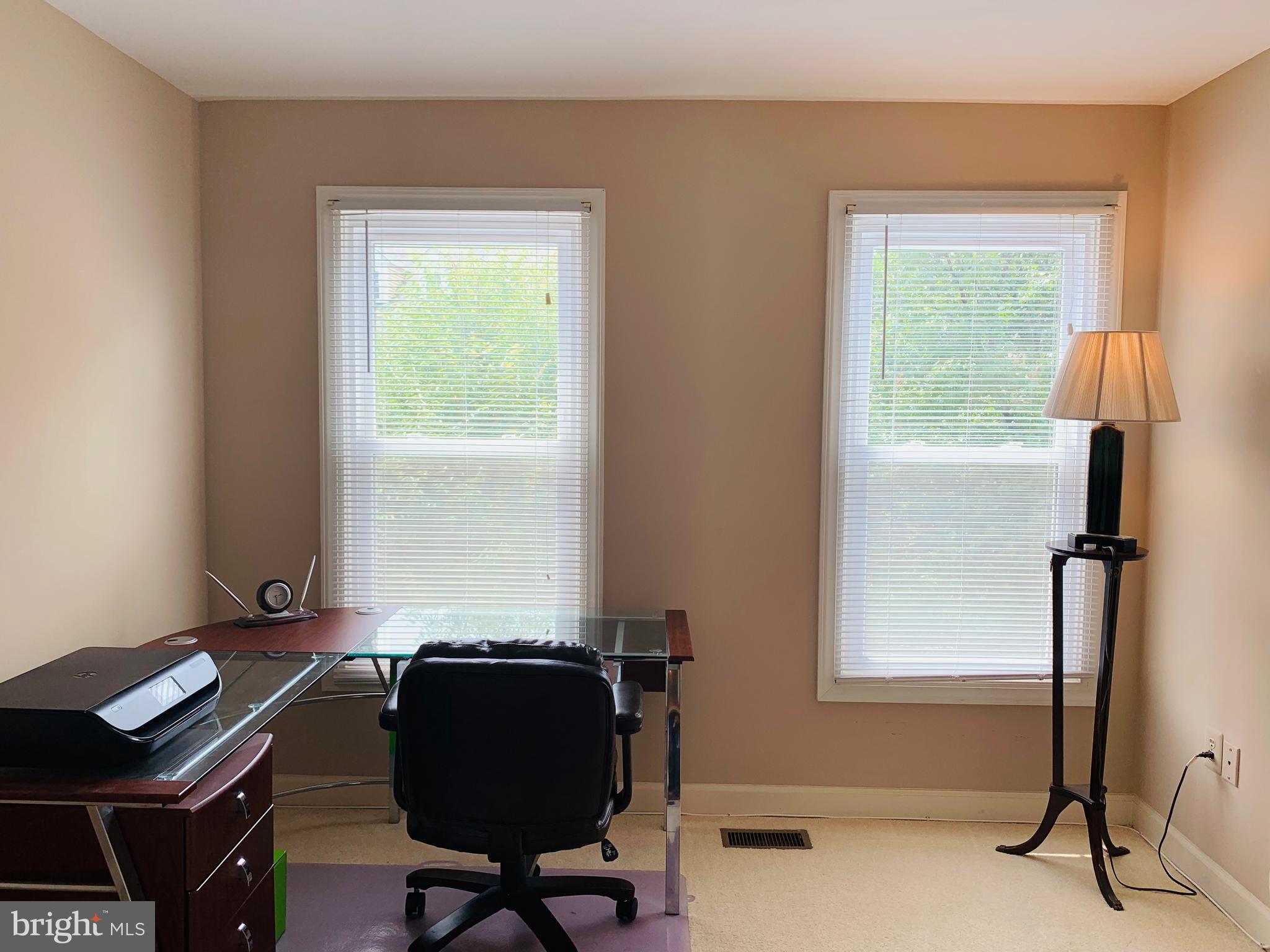 DECOVERLY ADVENTURE - Residential Lease