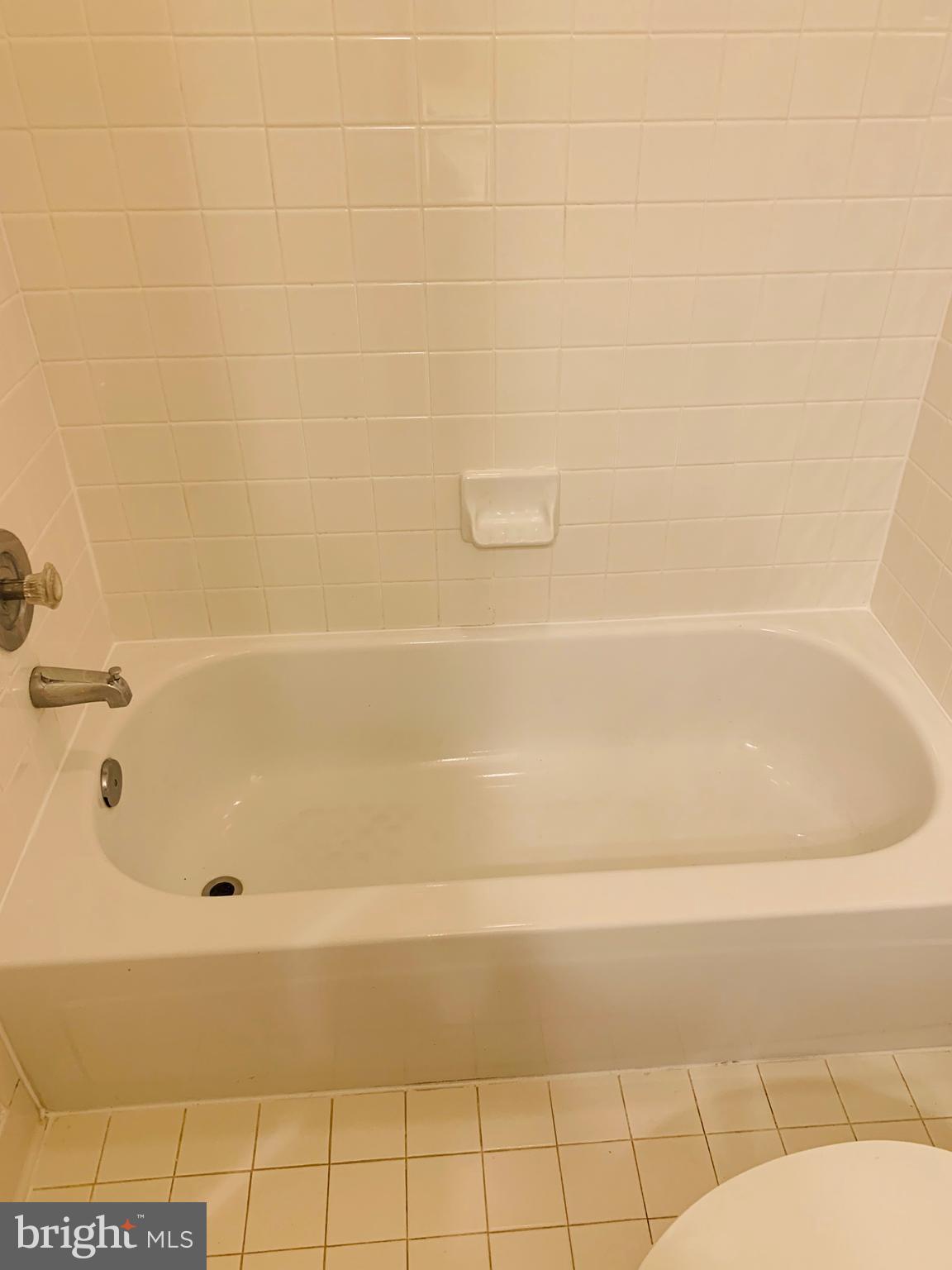 DECOVERLY ADVENTURE - Residential Lease