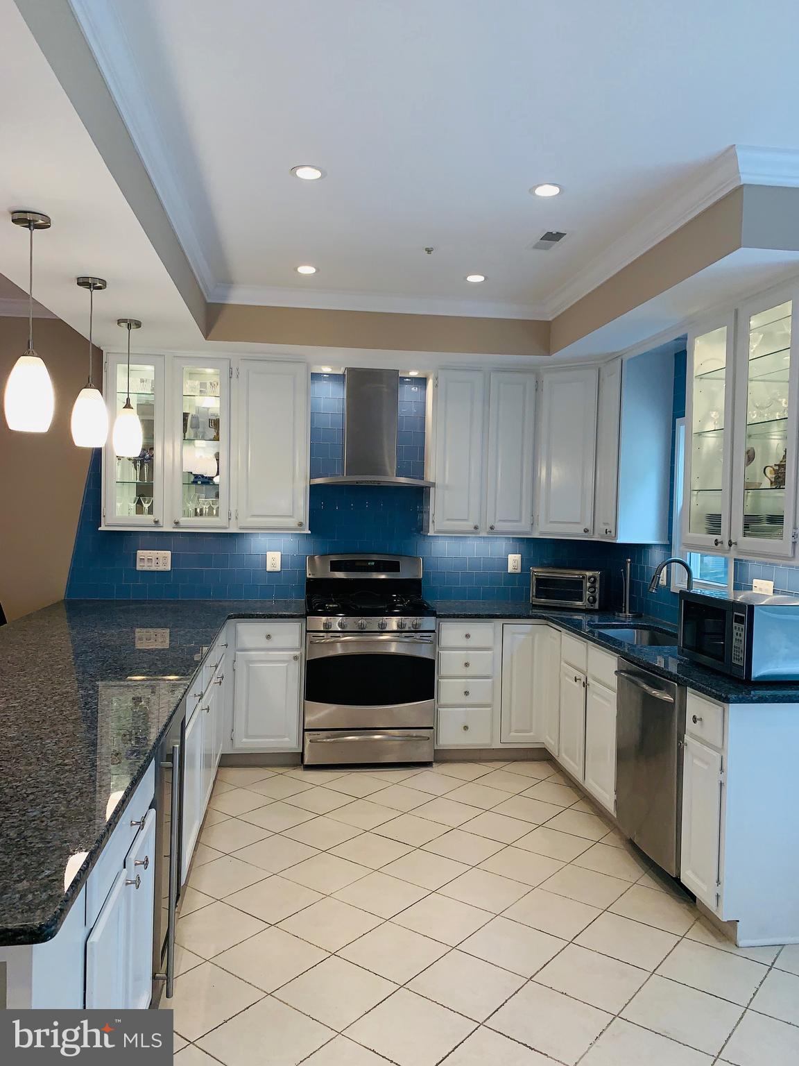 DECOVERLY ADVENTURE - Residential Lease