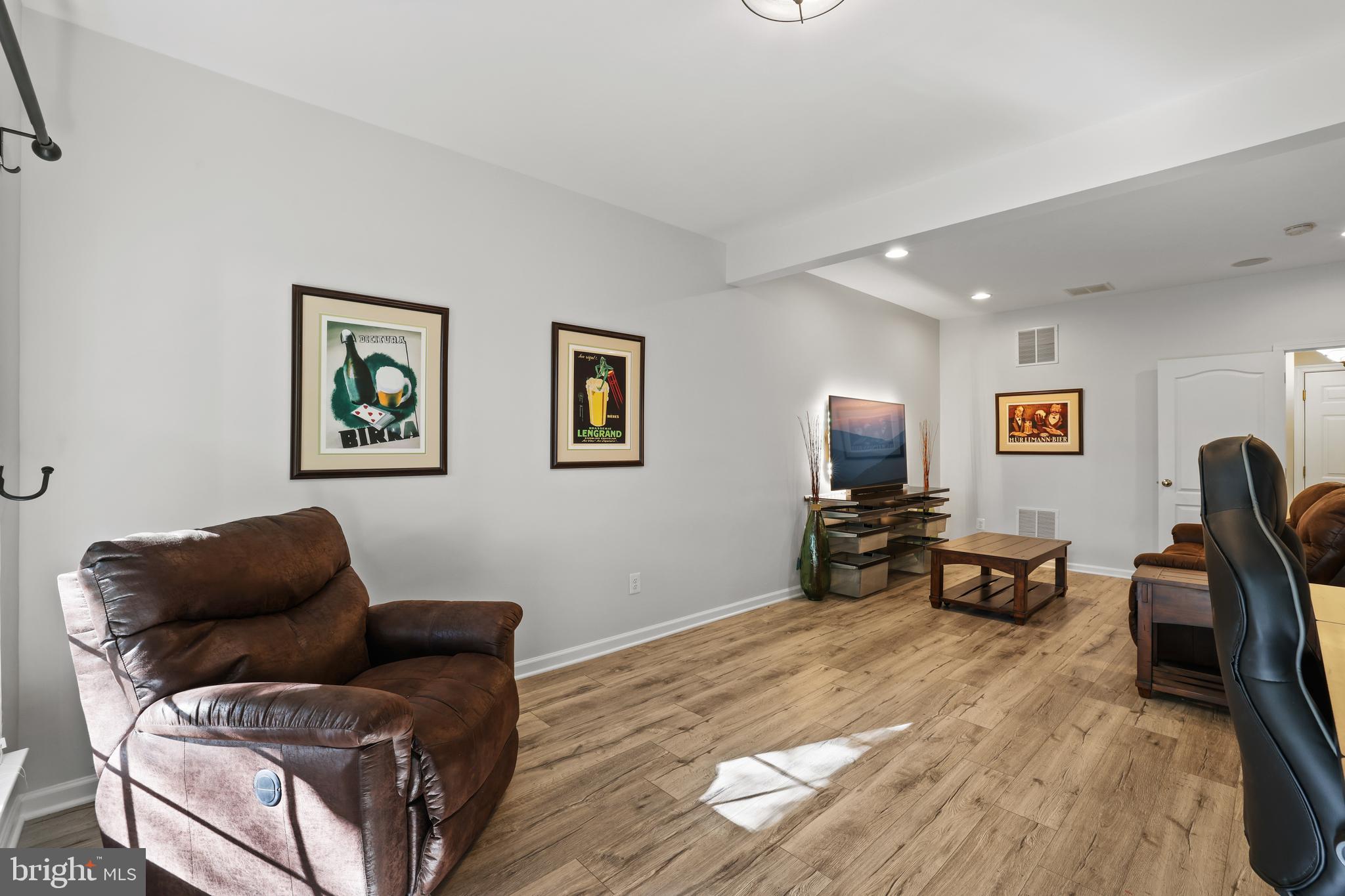 BELMONT LAND BAY - Residential Lease