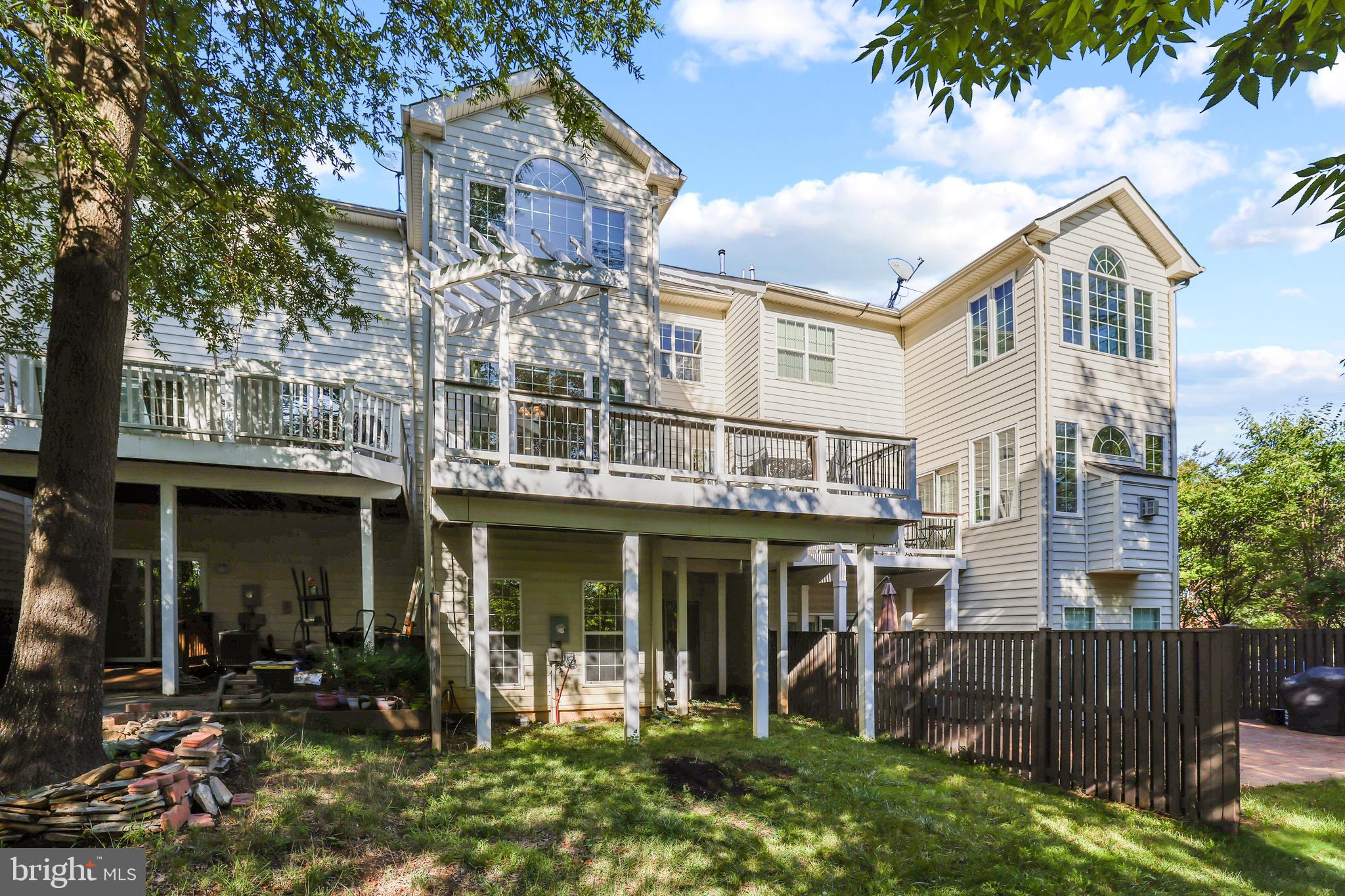 BELMONT LAND BAY - Residential Lease