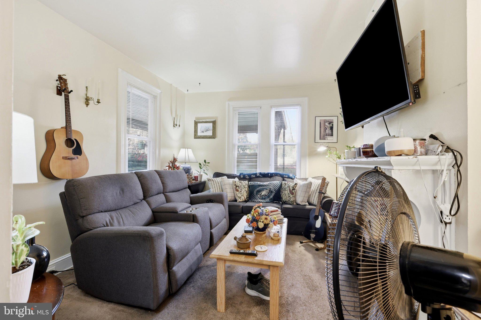 402 W MOUNT CARMEL AVENUE