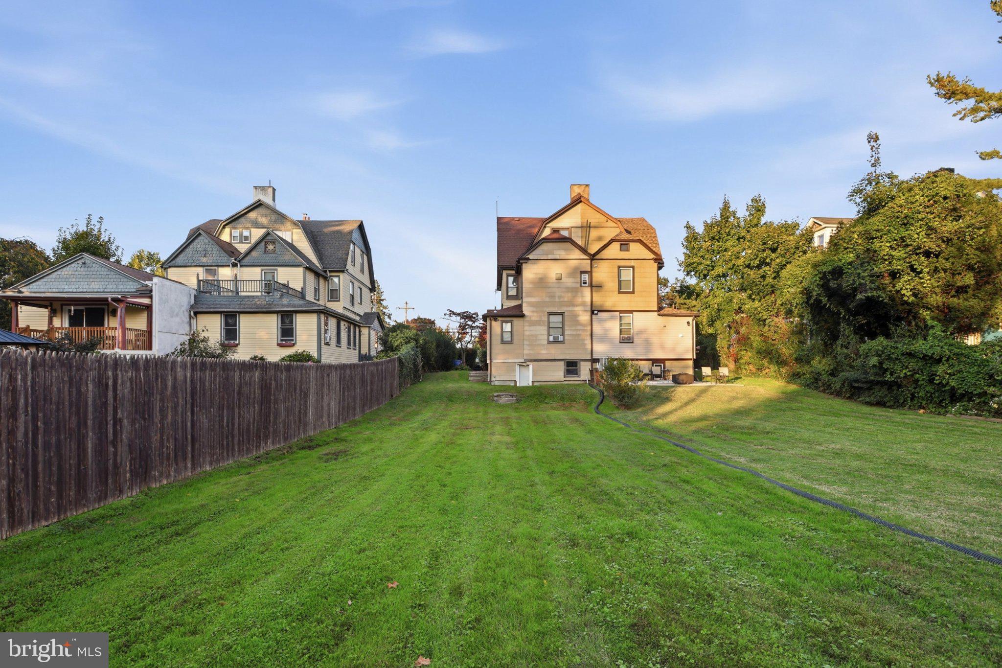 402 W MOUNT CARMEL AVENUE