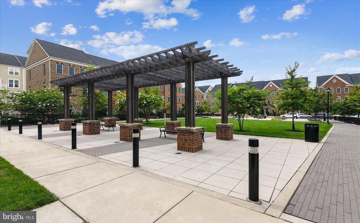 DISCOVERY SQUARE - Residential