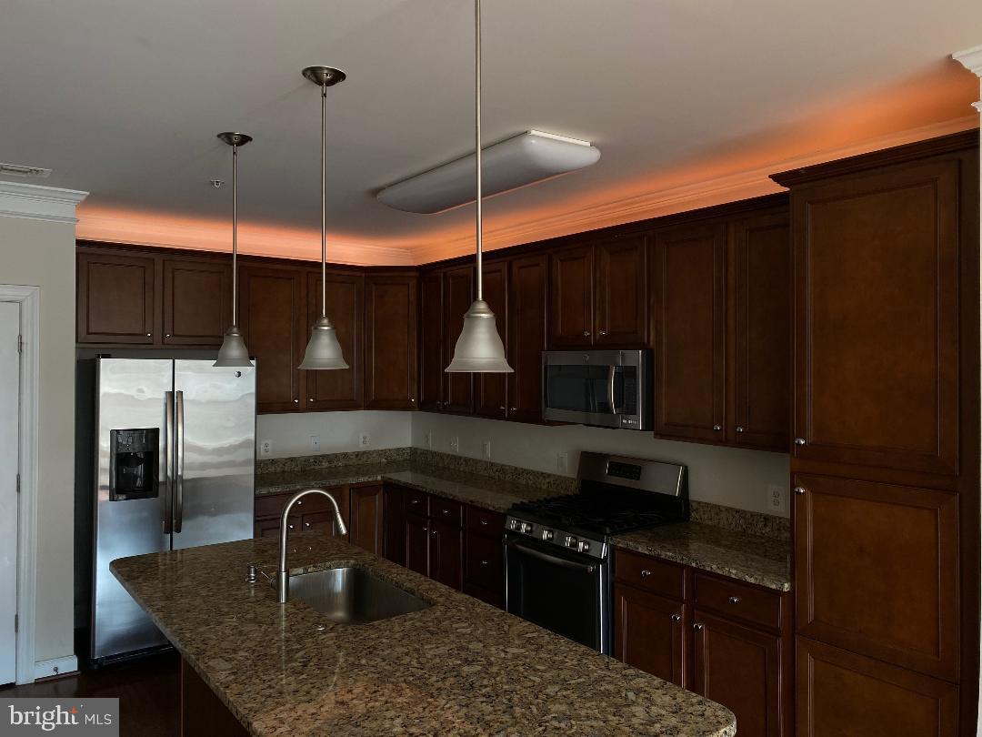 DISCOVERY SQUARE - Residential