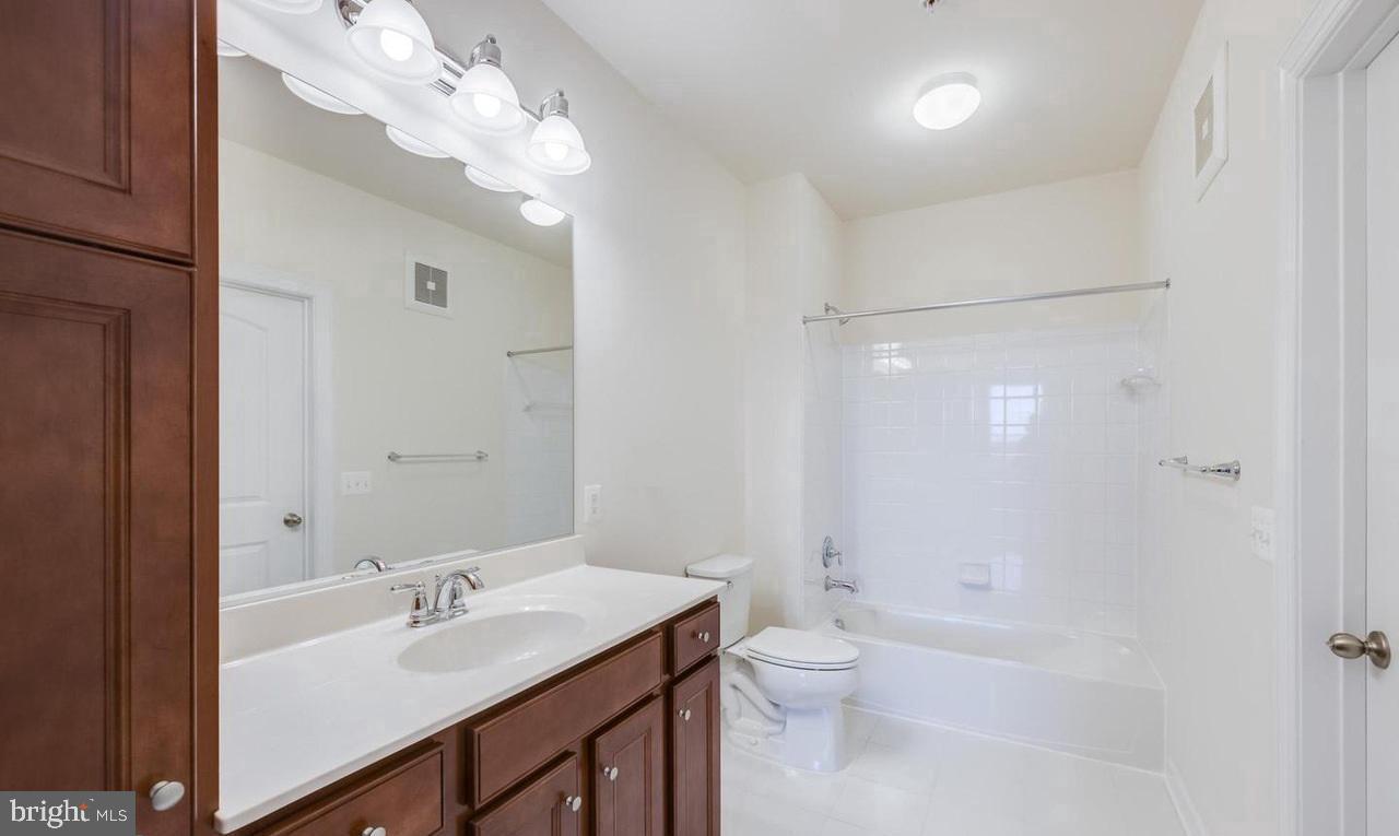 DISCOVERY SQUARE - Residential