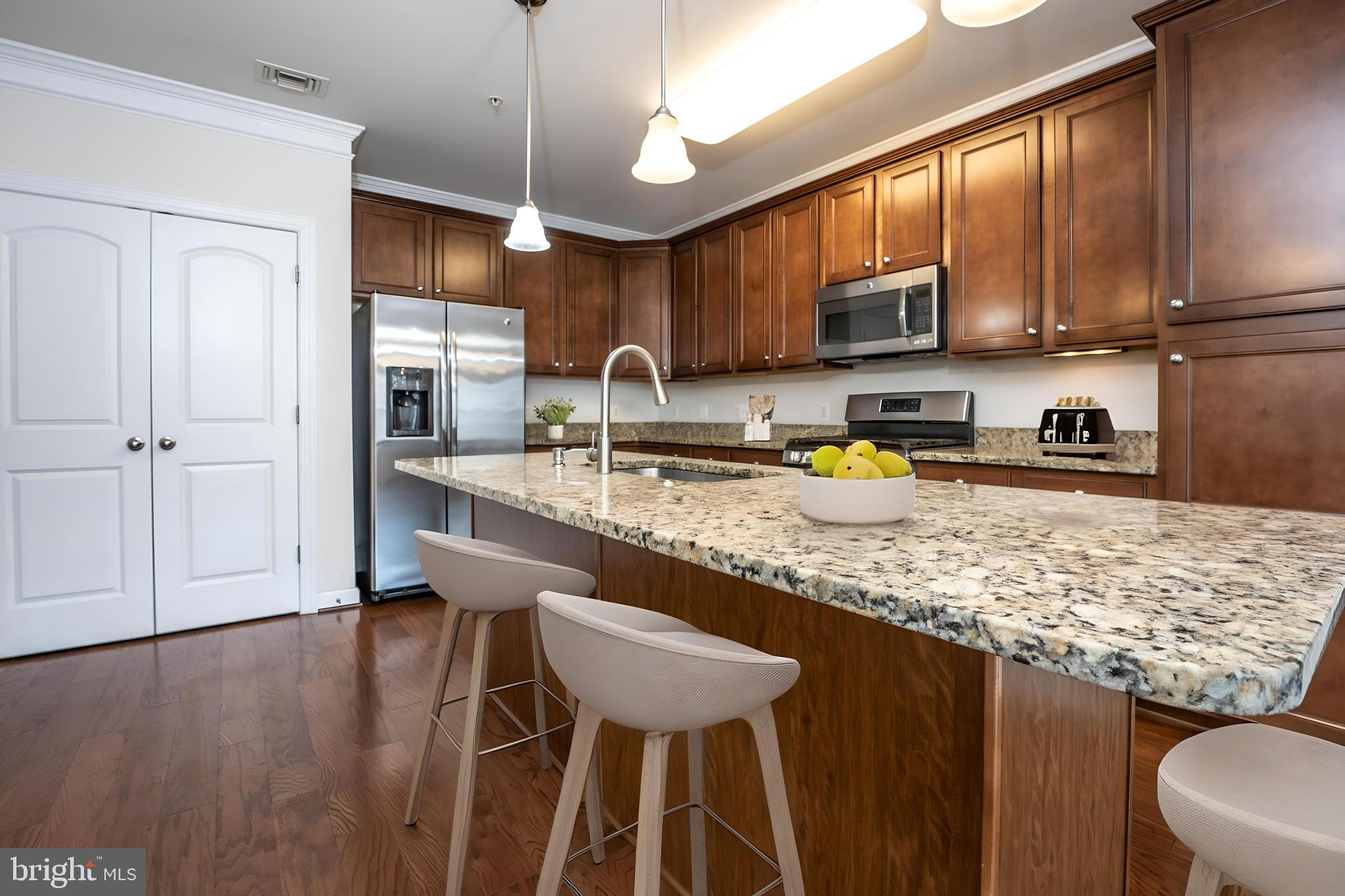 DISCOVERY SQUARE - Residential