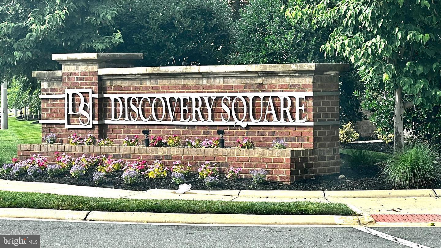 DISCOVERY SQUARE - Residential