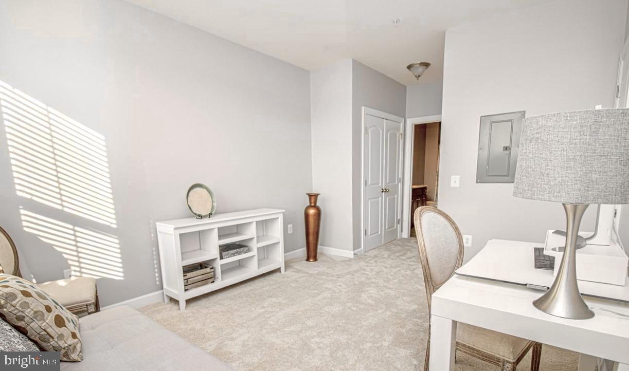 DISCOVERY SQUARE - Residential