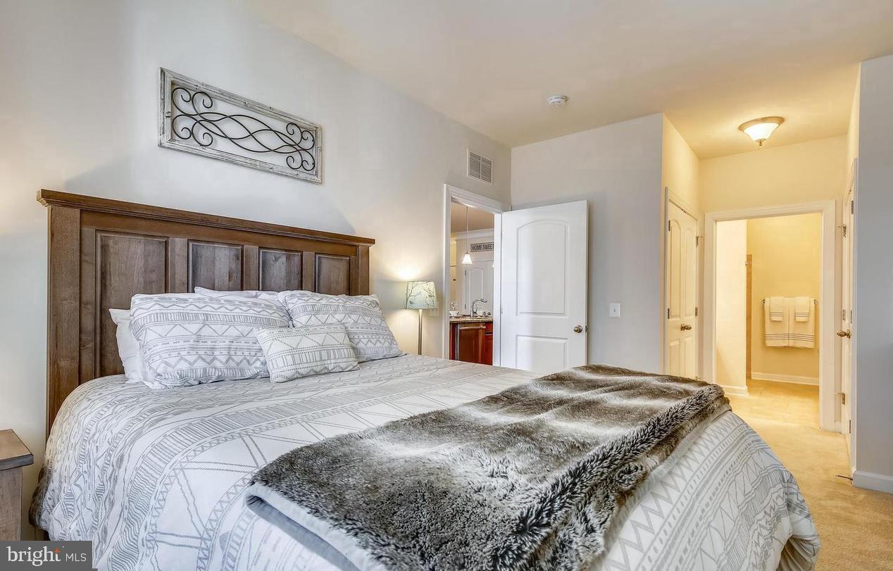 DISCOVERY SQUARE - Residential