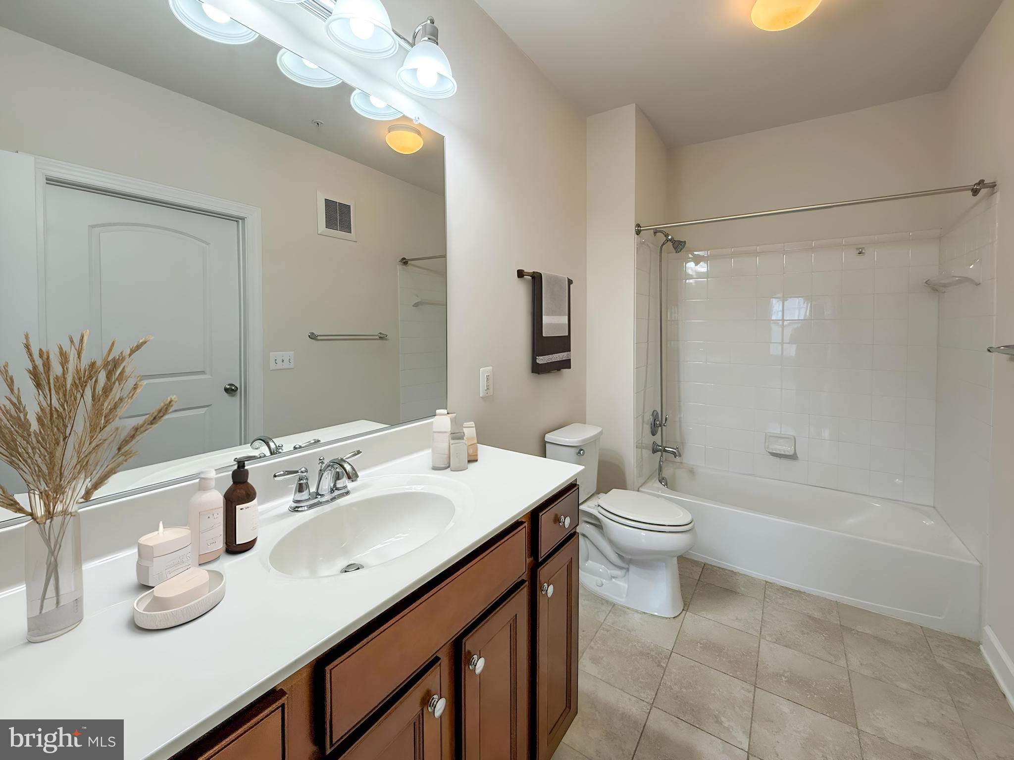 DISCOVERY SQUARE - Residential