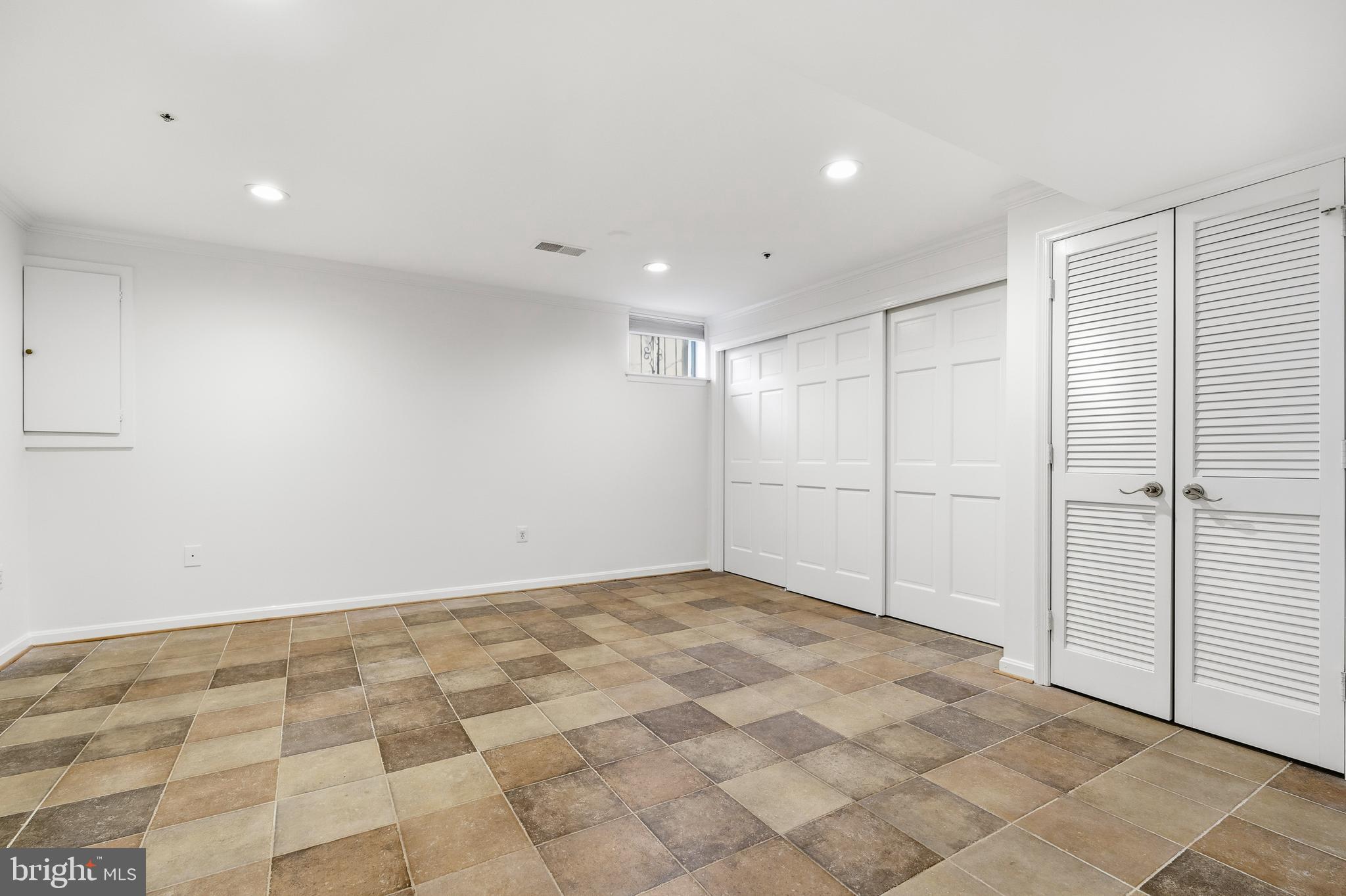 KENTLANDS GATEHOUSE - Residential