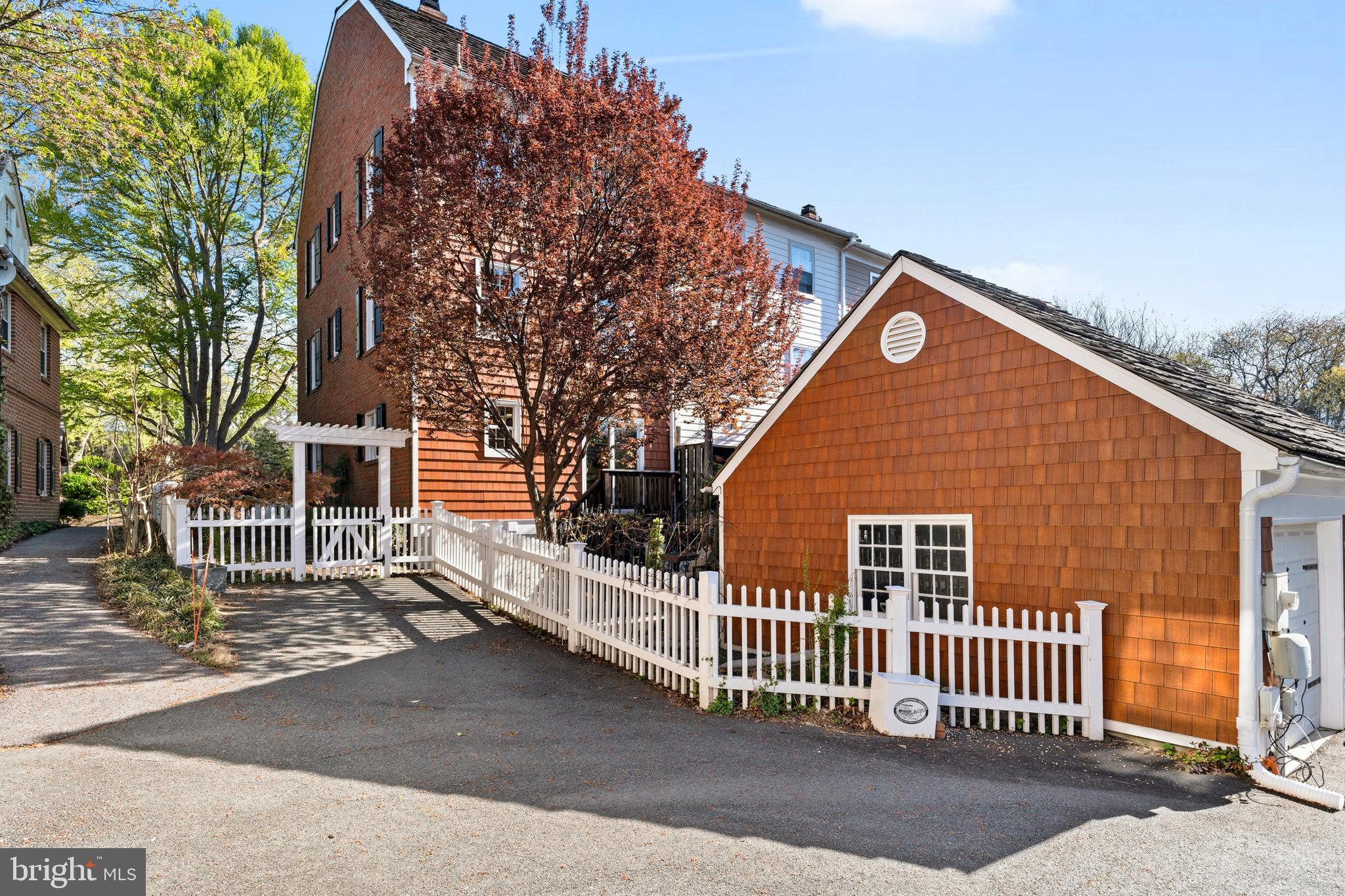 KENTLANDS GATEHOUSE - Residential