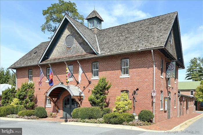 KENTLANDS GATEHOUSE - Residential