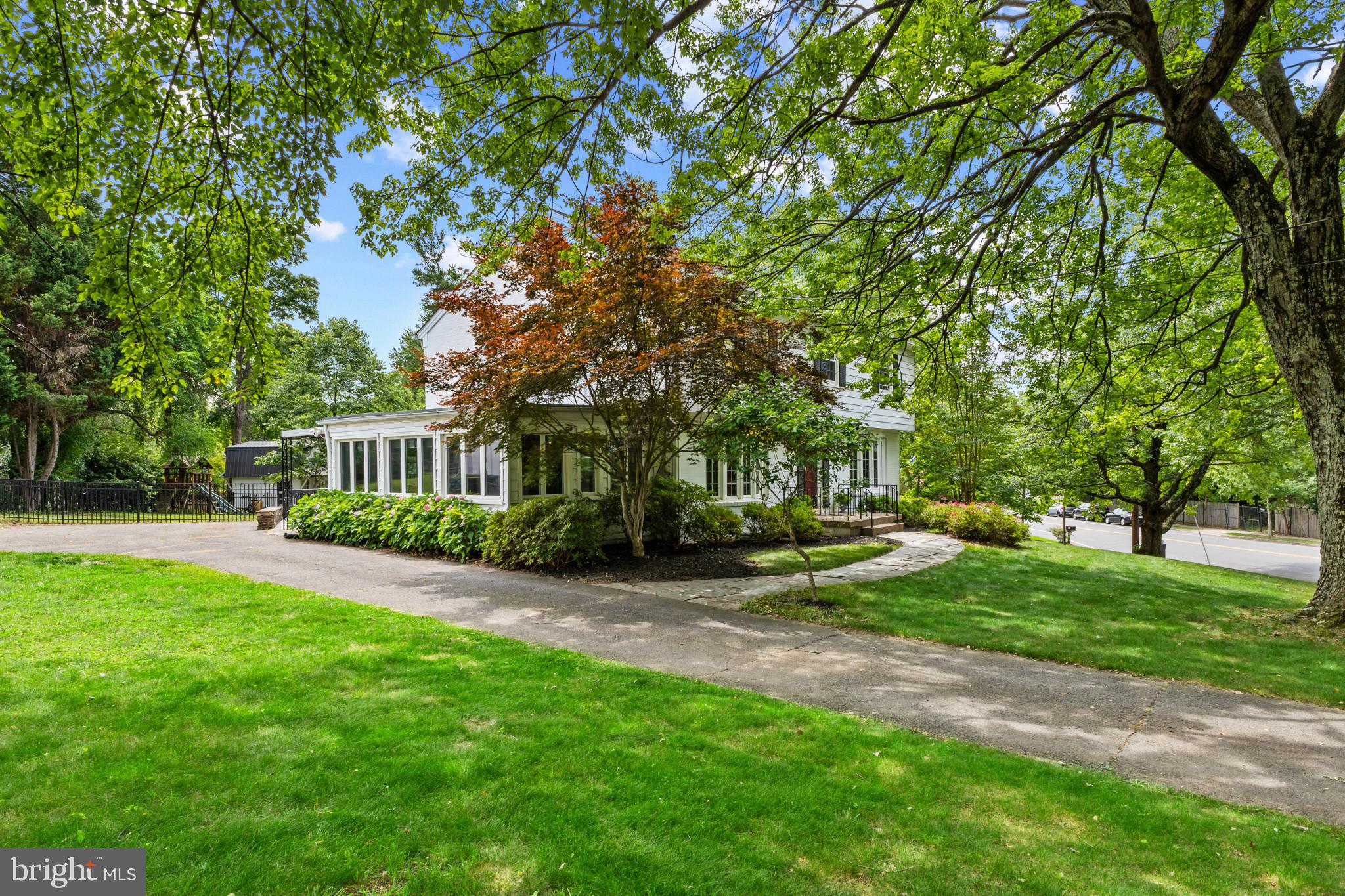 1007 WESTBRIAR DRIVE NE